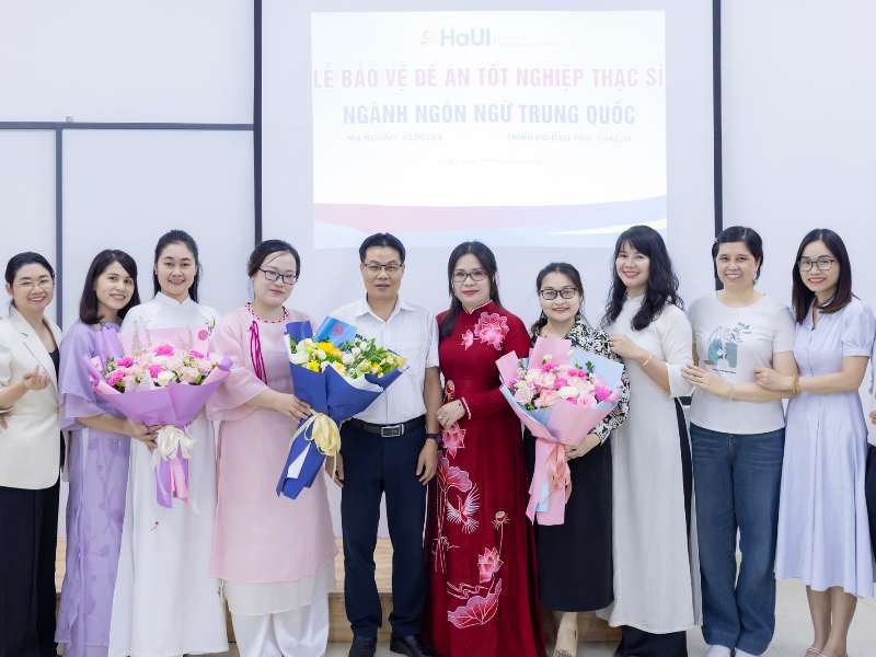 Học viên Cao học K14.2 ngành Ngôn ngữ Trung Quốc bảo vệ đề án tốt nghiệp thạc sĩ
