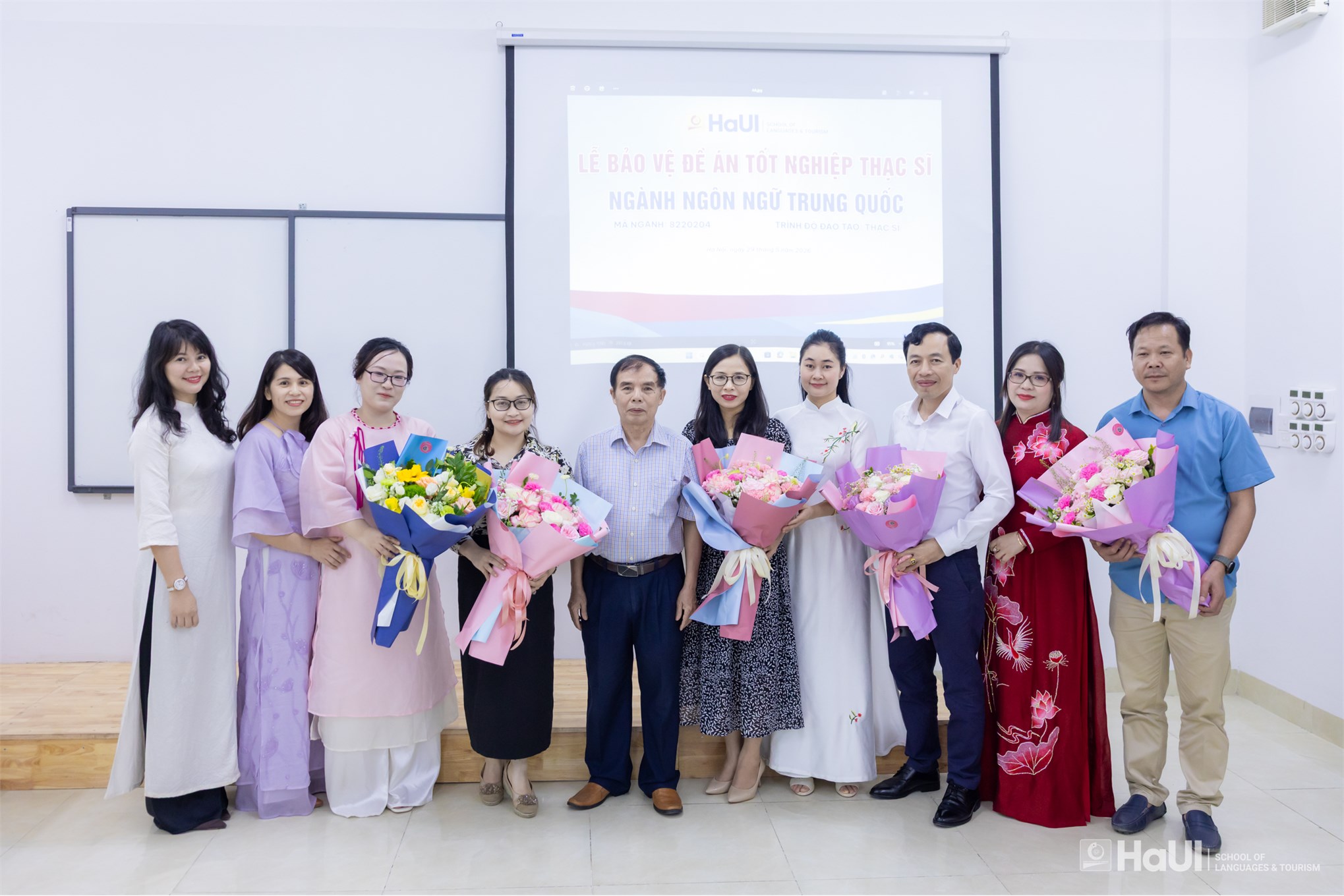 Học viên Cao học K14.2 ngành Ngôn ngữ Trung Quốc bảo vệ đề án tốt nghiệp thạc sĩ