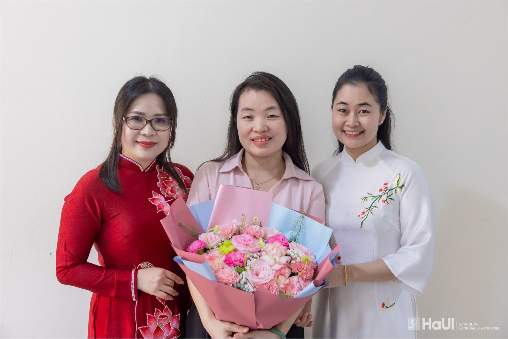 Học viên Cao học K14.2 ngành Ngôn ngữ Trung Quốc bảo vệ đề án tốt nghiệp thạc sĩ