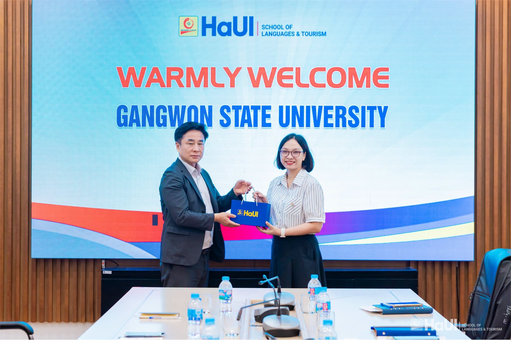 Trường Ngoại ngữ - Du lịch tiếp đón đại diện Trường Đại học tỉnh Gangwon, Hàn Quốc