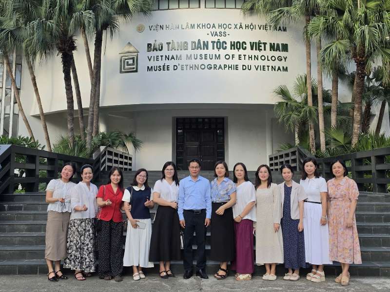 Chi bộ Ngoại ngữ – Du lịch 3 tổ chức sinh hoạt chuyên đề tại Bảo tàng Dân tộc học Việt Nam