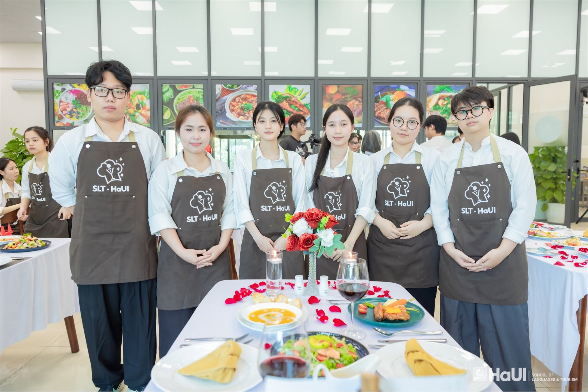 Sinh viên Trường Ngoại ngữ - Du lịch tự tin thể hiện kỹ năng nghề nghiệp tại cuộc thi Elite Master Chef