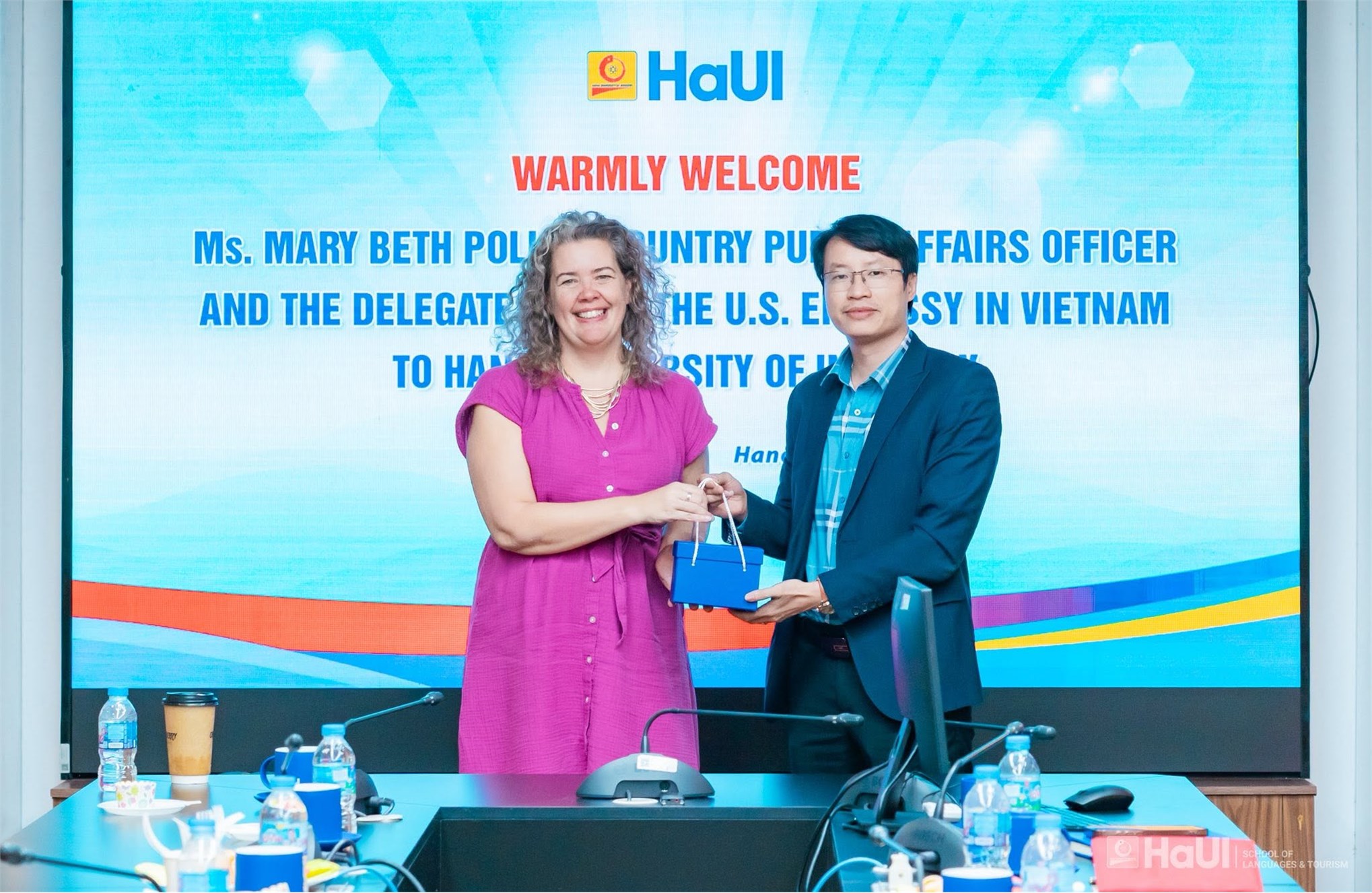 Đại diện Đại sứ quán Hoa Kỳ trao đổi về thúc đẩy đào tạo bằng tiếng Anh tại Đại học Công nghiệp Hà Nội