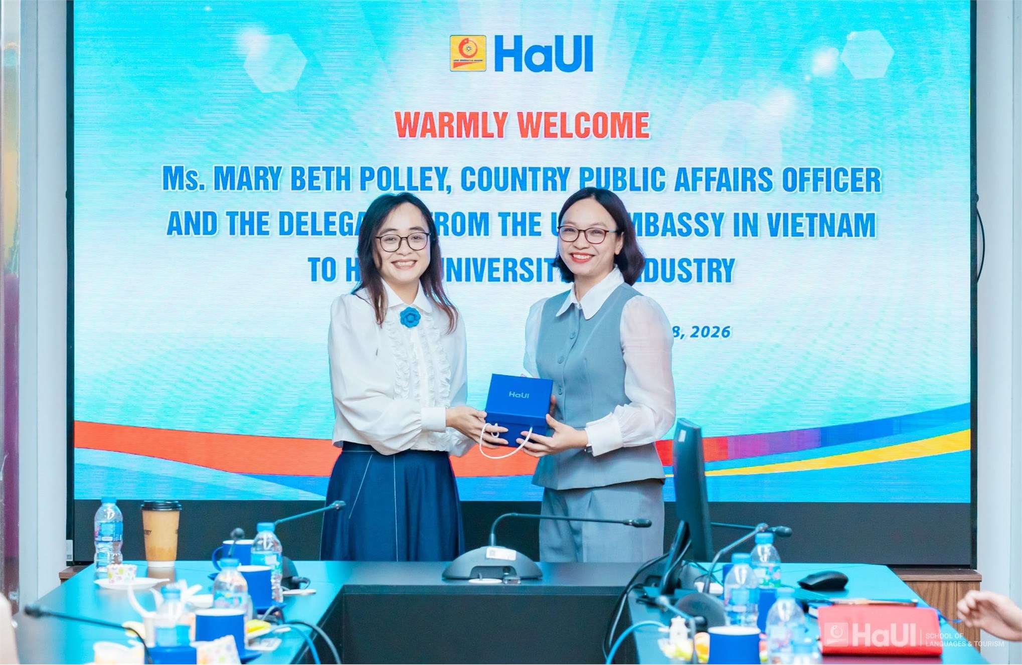 Đại diện Đại sứ quán Hoa Kỳ trao đổi về thúc đẩy đào tạo bằng tiếng Anh tại Đại học Công nghiệp Hà Nội
