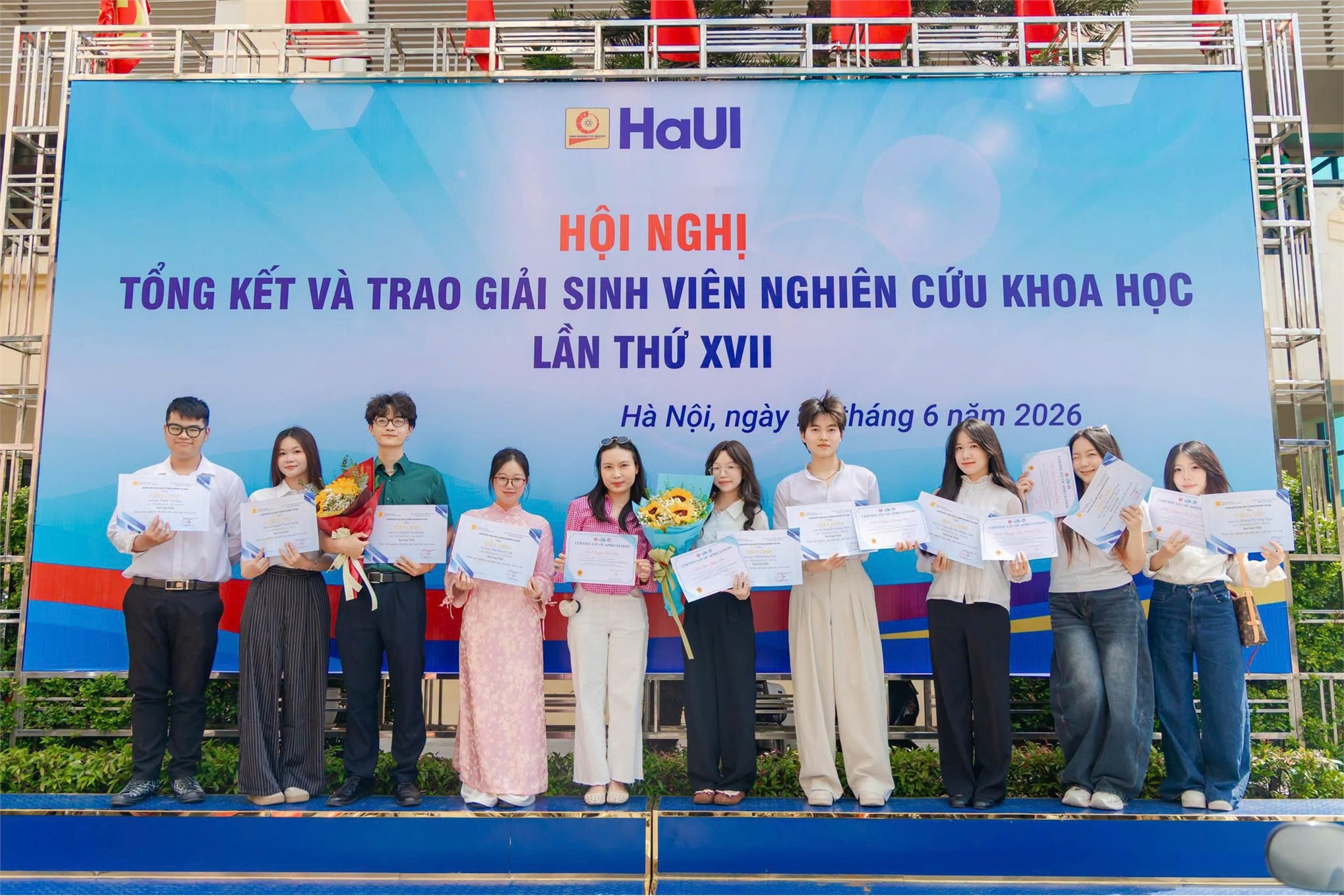 Sinh viên Trường Ngoại ngữ - Du lịch đạt 97 giải thưởng tại Hội nghị sinh viên nghiên cứu khoa học lần thứ XVII