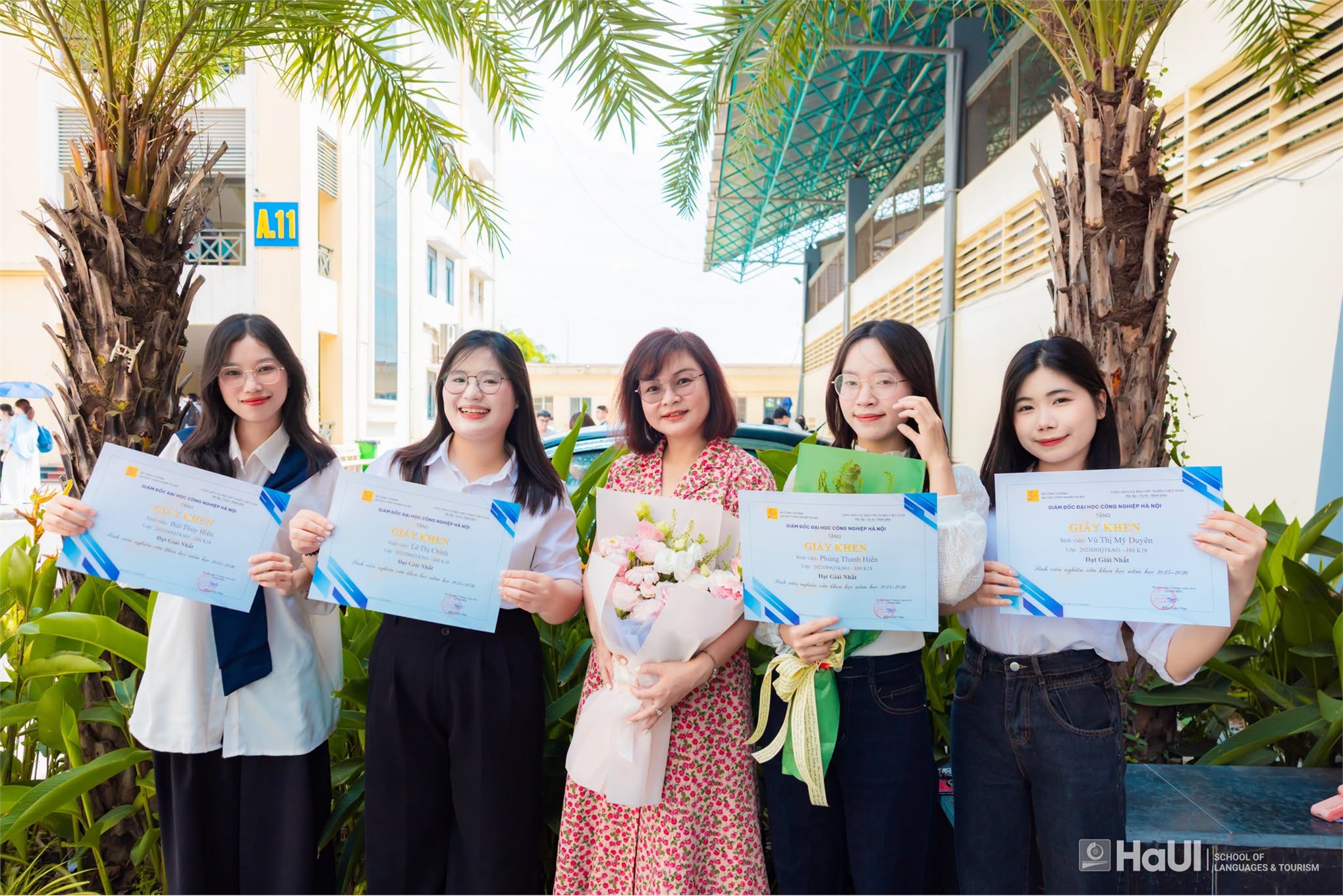 Sinh viên Trường Ngoại ngữ - Du lịch đạt 97 giải thưởng tại Hội nghị sinh viên nghiên cứu khoa học lần thứ XVII