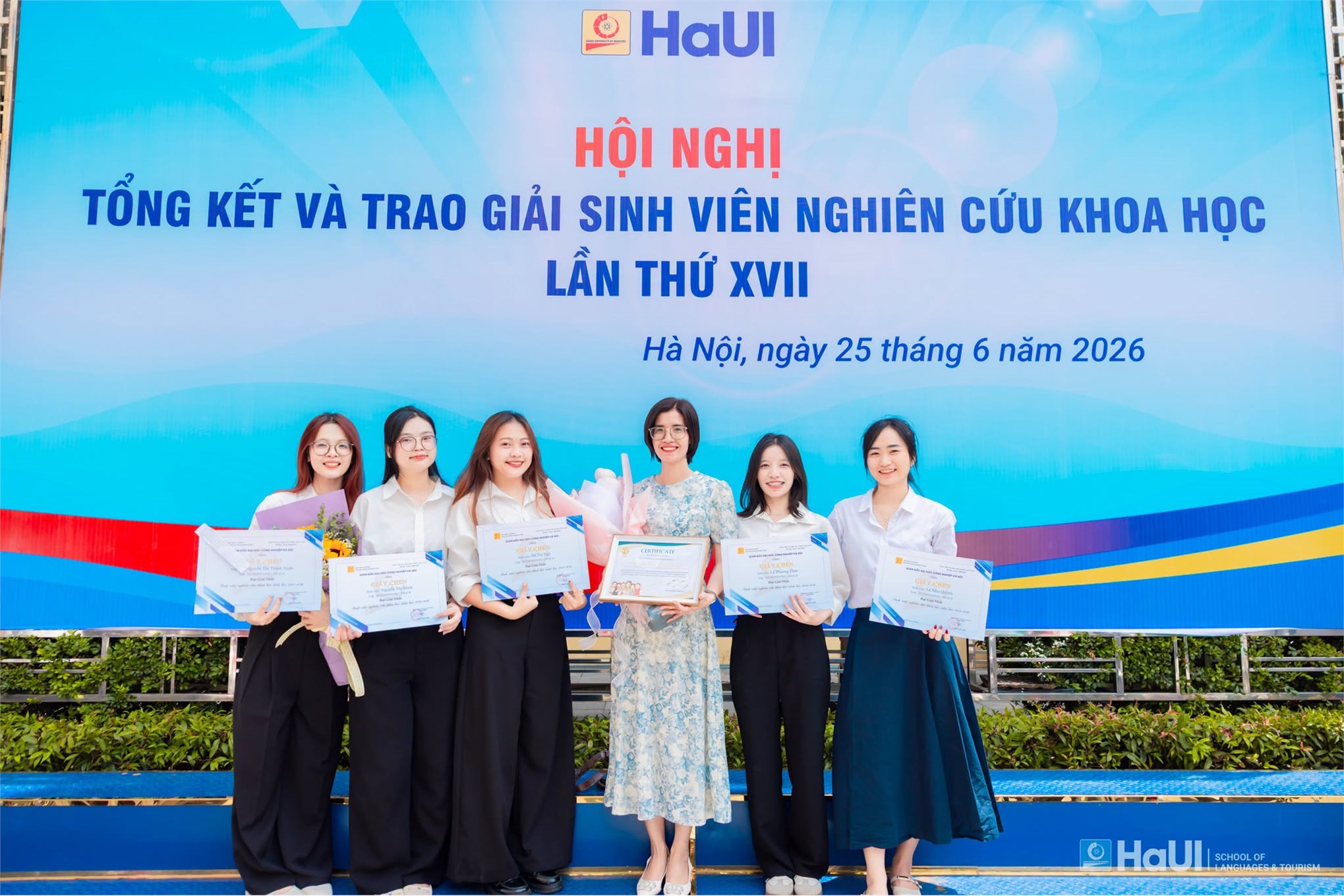 Sinh viên Trường Ngoại ngữ - Du lịch đạt 97 giải thưởng tại Hội nghị sinh viên nghiên cứu khoa học lần thứ XVII