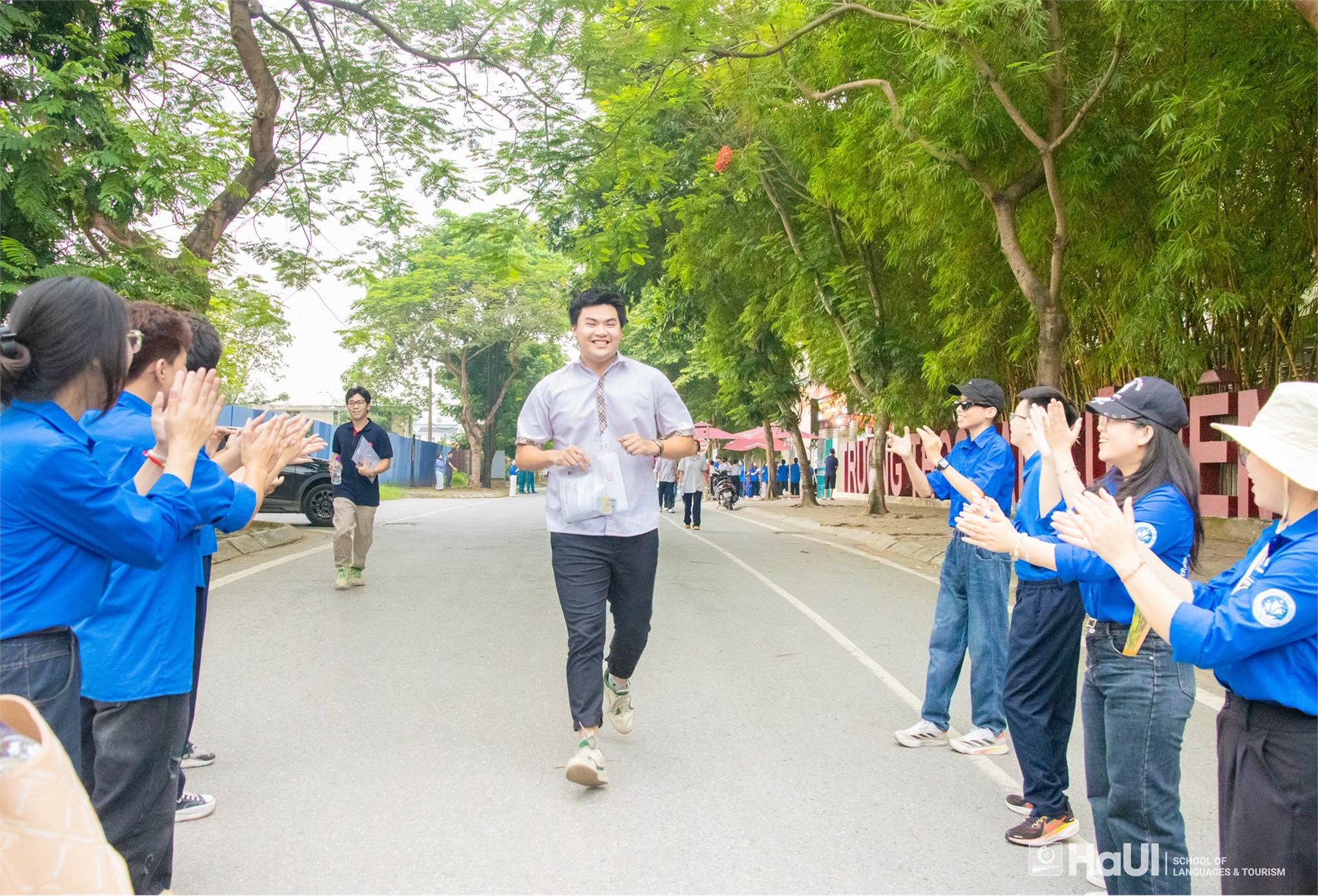 Tuổi trẻ Trường Ngoại ngữ - Du lịch đồng hành cùng thí sinh trong kỳ thi tốt nghiệp THPT năm 2026