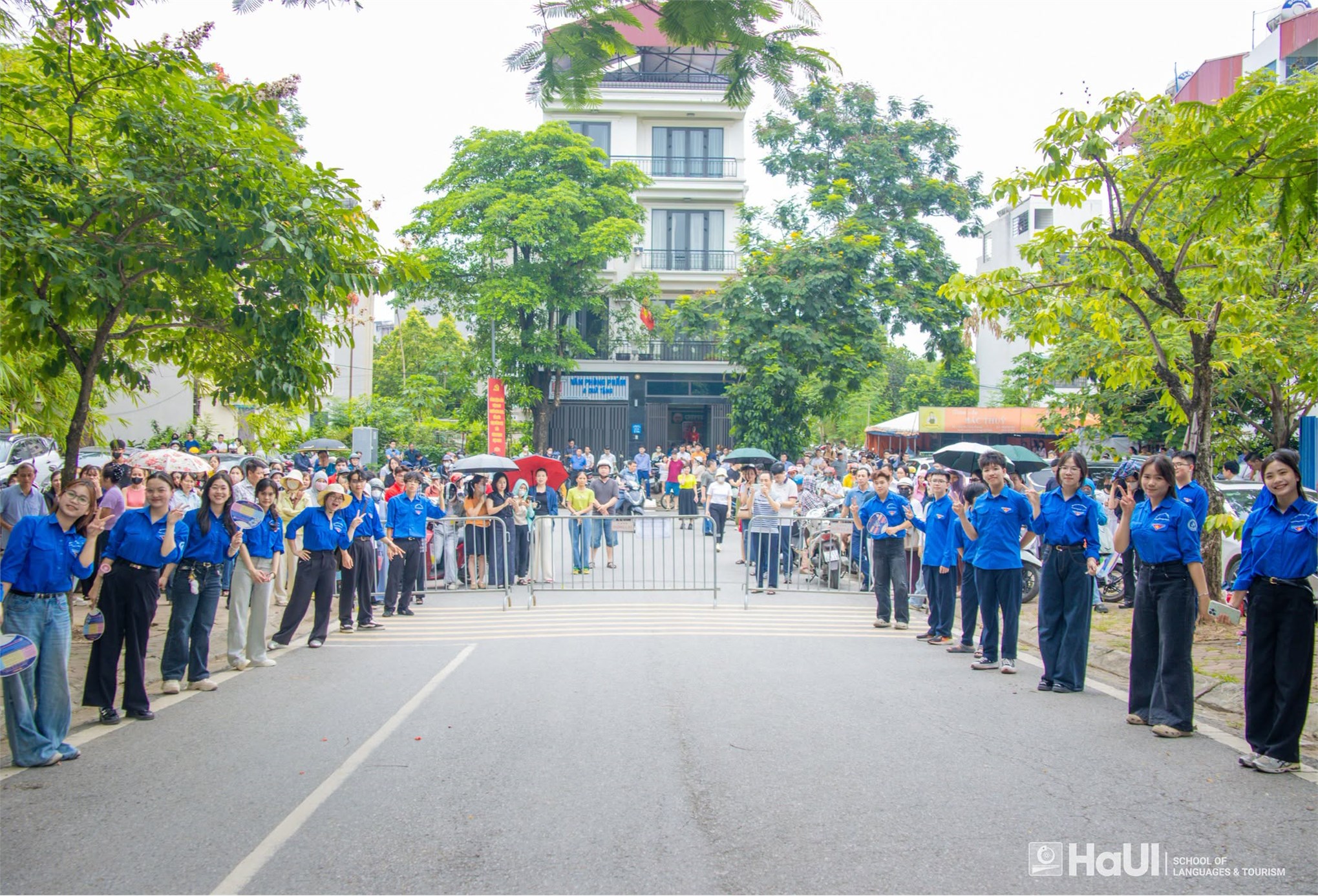 Tuổi trẻ Trường Ngoại ngữ - Du lịch đồng hành cùng thí sinh trong kỳ thi tốt nghiệp THPT năm 2026