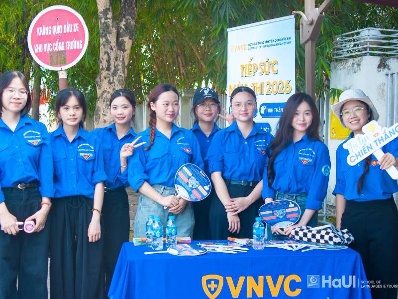 Tuổi trẻ Trường Ngoại ngữ - Du lịch đồng hành cùng thí sinh trong kỳ thi tốt nghiệp THPT năm 2026