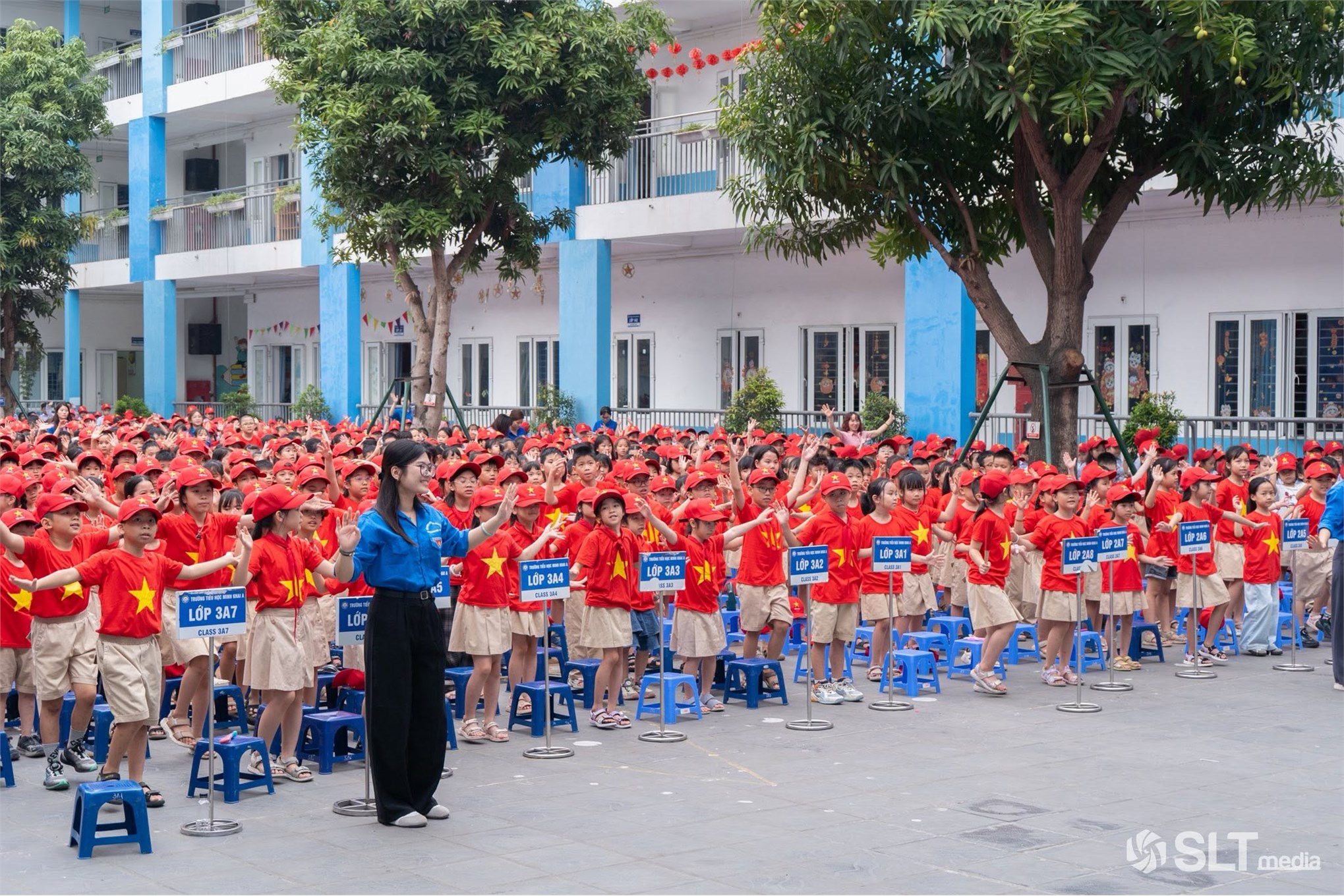 Tuổi trẻ Trường Ngoại ngữ - Du lịch lan tỏa tinh thần học ngoại ngữ tới học sinh các trường tại Phường Tây Tựu, Thành phố Hà Nội