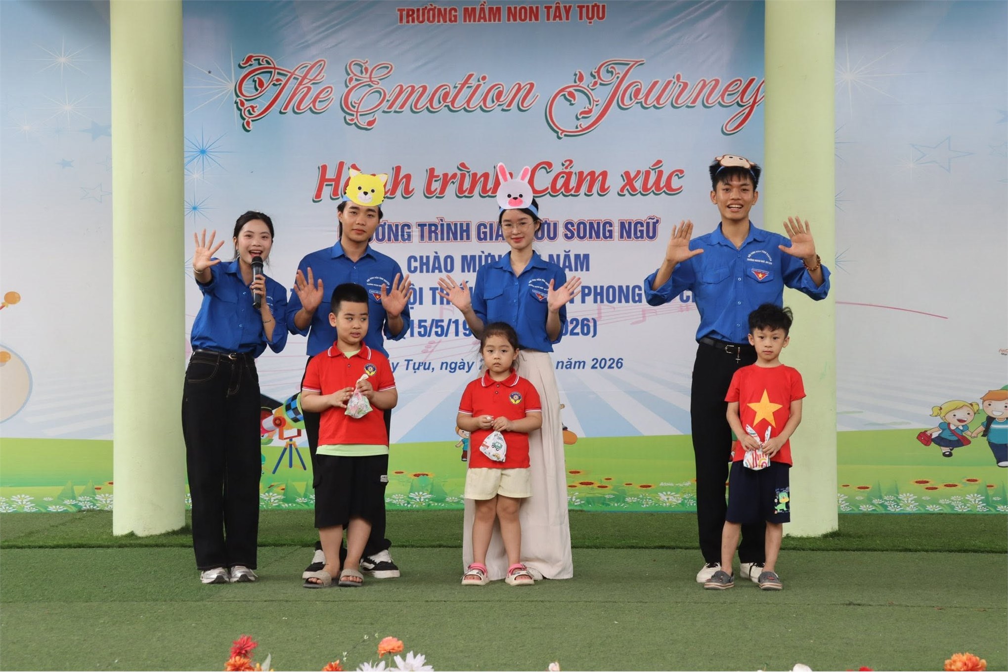 Tuổi trẻ Trường Ngoại ngữ - Du lịch lan tỏa tinh thần học ngoại ngữ tới học sinh các trường tại Phường Tây Tựu, Thành phố Hà Nội