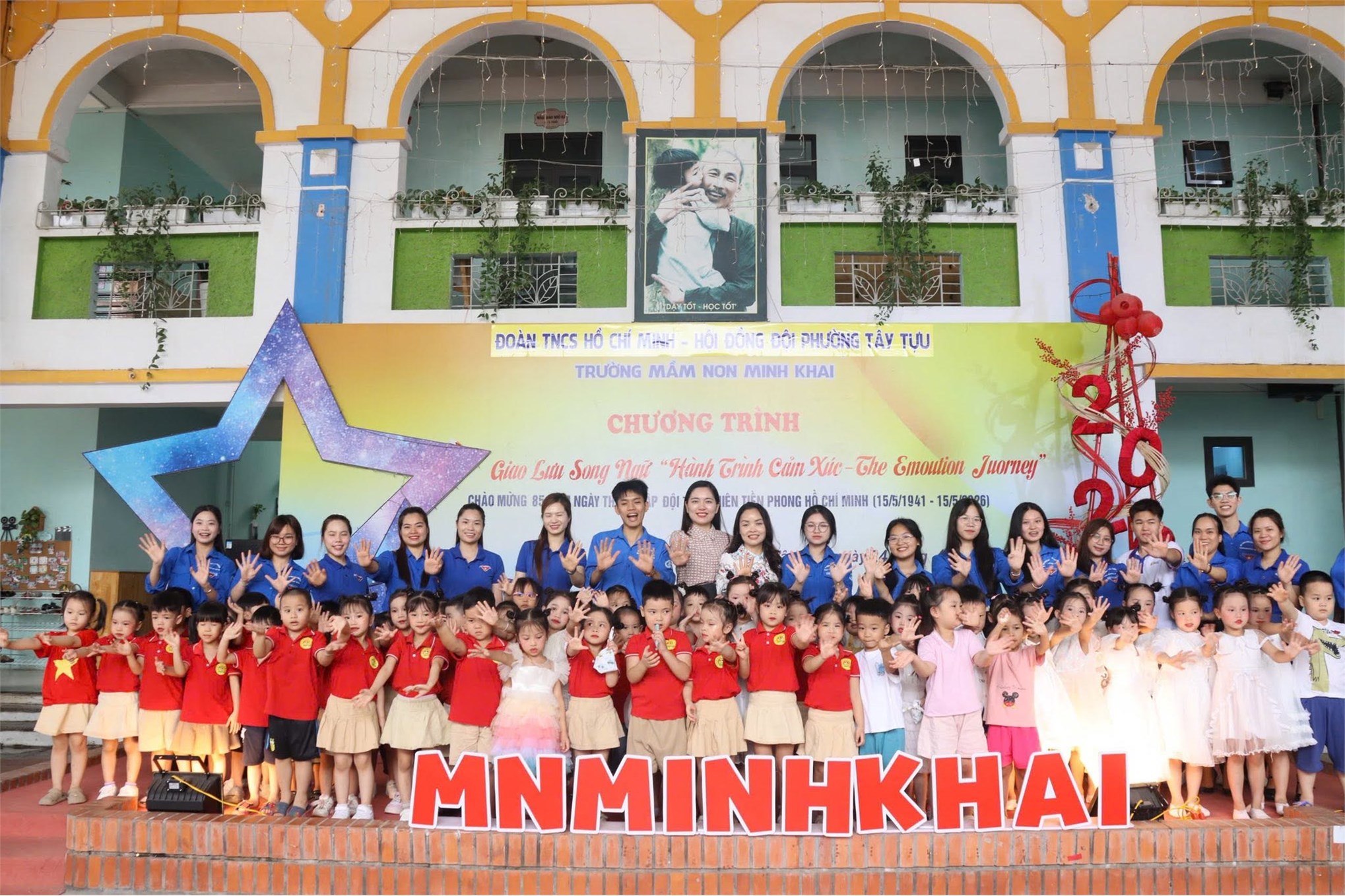 Tuổi trẻ Trường Ngoại ngữ - Du lịch lan tỏa tinh thần học ngoại ngữ tới học sinh các trường tại Phường Tây Tựu, Thành phố Hà Nội