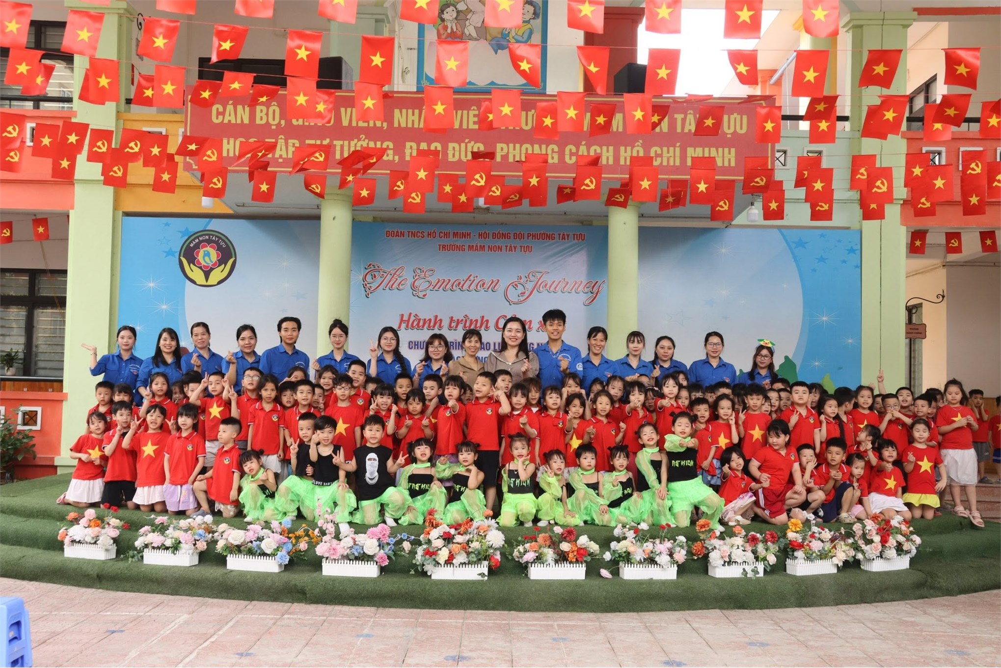 Tuổi trẻ Trường Ngoại ngữ - Du lịch lan tỏa tinh thần học ngoại ngữ tới học sinh các trường tại Phường Tây Tựu, Thành phố Hà Nội