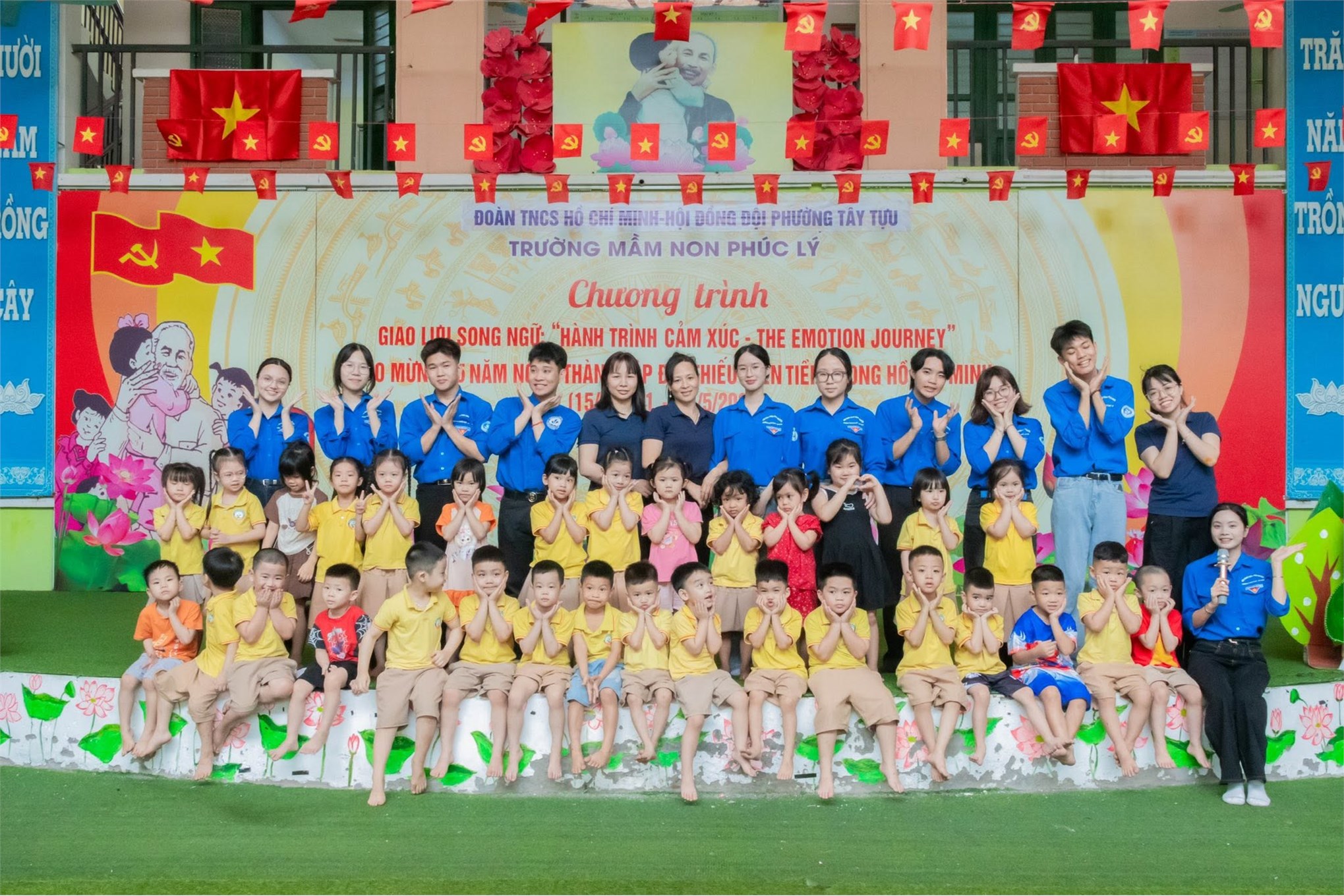Tuổi trẻ Trường Ngoại ngữ - Du lịch lan tỏa tinh thần học ngoại ngữ tới học sinh các trường tại Phường Tây Tựu, Thành phố Hà Nội