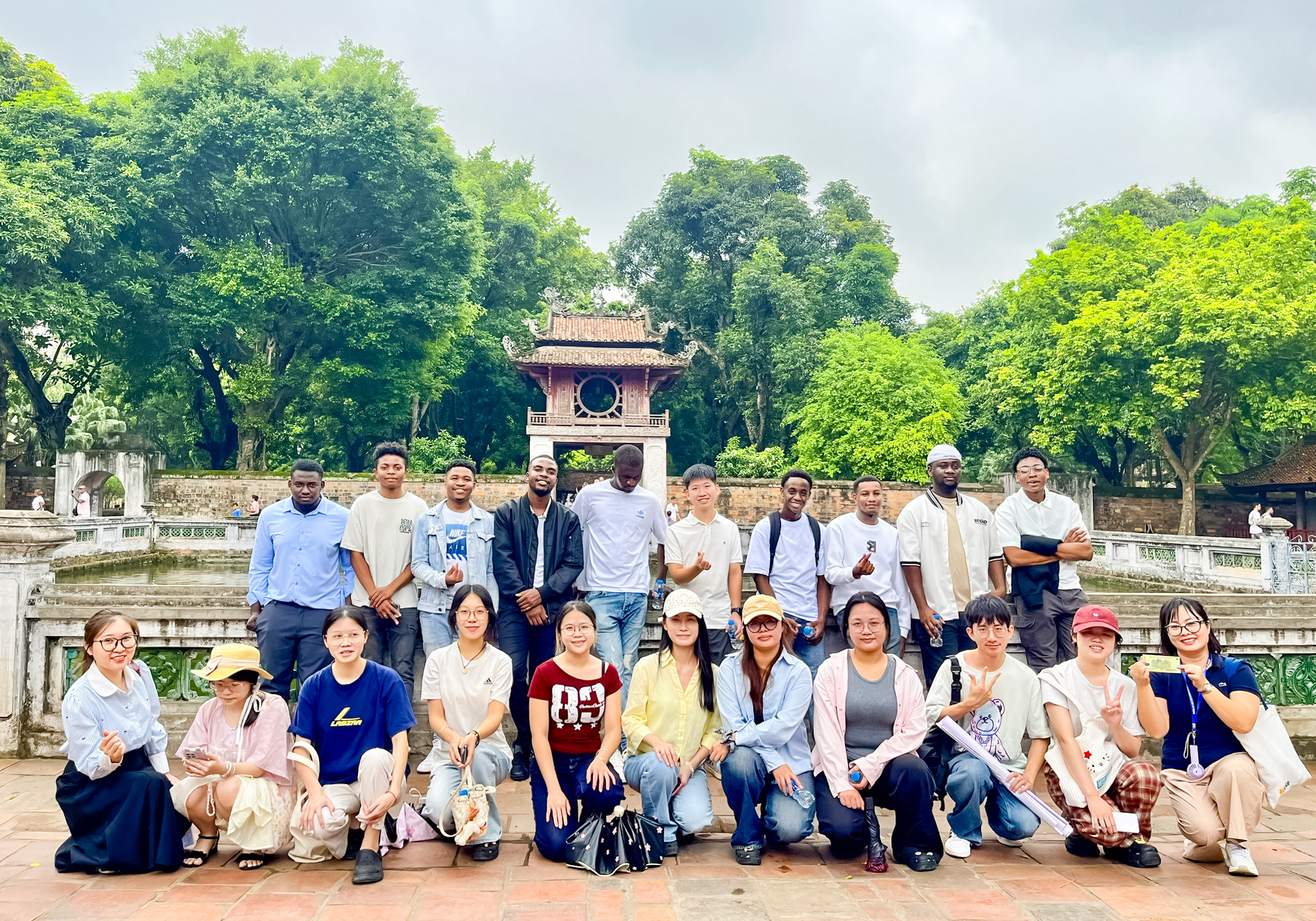 Học viên lớp dự bị Tiếng Việt trải nghiệm học tập thực tế tại Văn Miếu - Quốc Tử Giám và Hoàng thành Thăng Long
