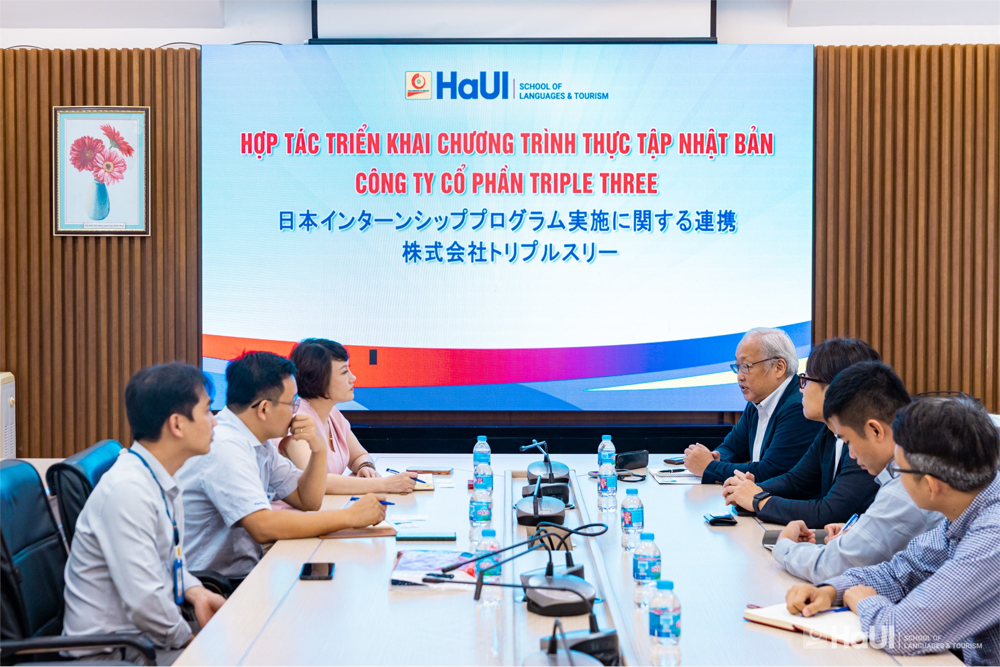 Trường Ngoại ngữ - Du lịch làm việc với Công ty Cổ phần Triple Three về triển khai Chương trình thực tập Nhật Bản