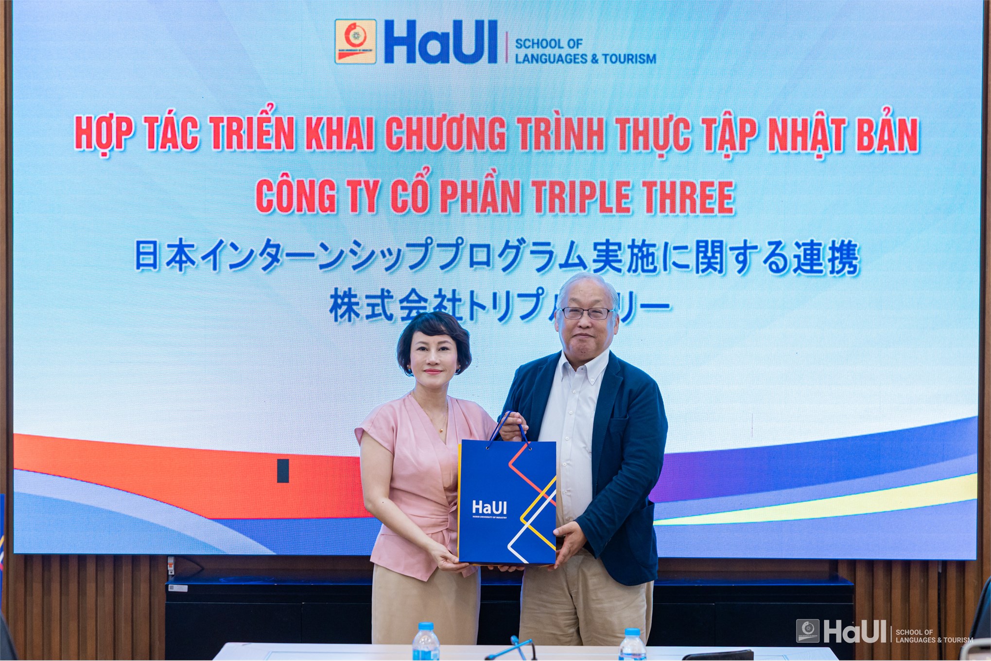 Trường Ngoại ngữ - Du lịch làm việc với Công ty Cổ phần Triple Three về triển khai Chương trình thực tập Nhật Bản