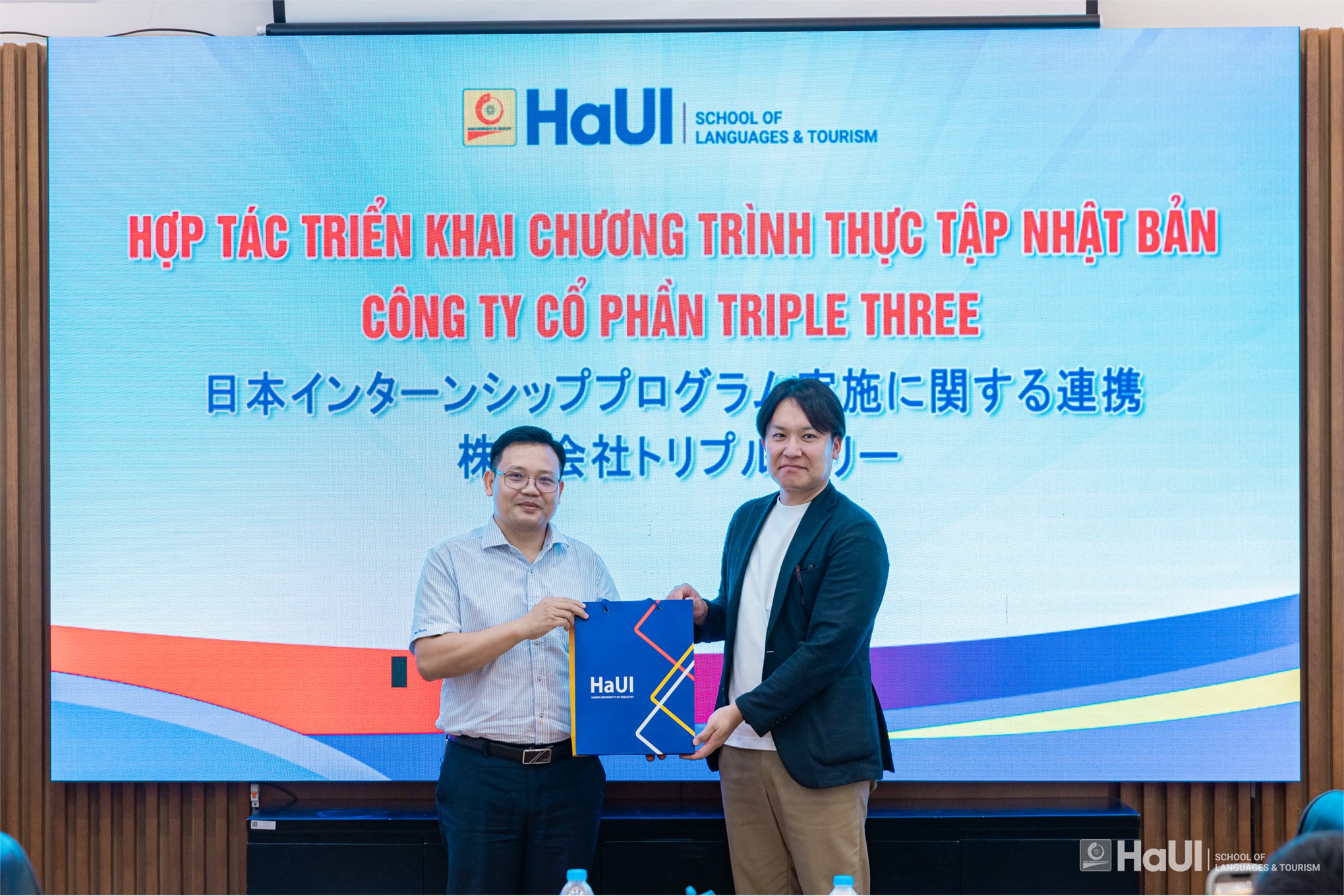 Trường Ngoại ngữ - Du lịch làm việc với Công ty Cổ phần Triple Three về triển khai Chương trình thực tập Nhật Bản