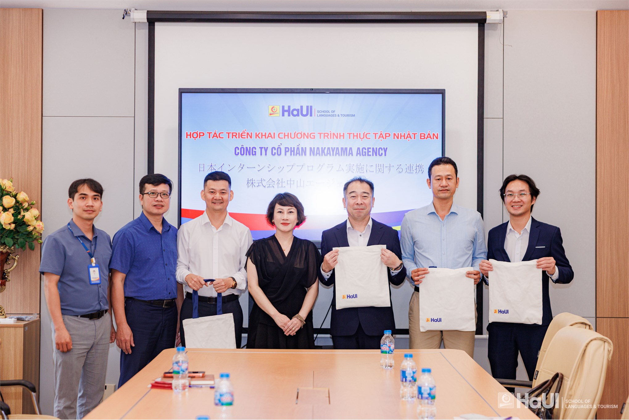 Trường Ngoại ngữ - Du lịch làm việc với Công ty Cổ phần Nakayama Agency về chương trình thực tập Nhật Bản