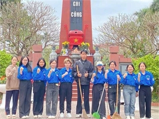 Tuổi trẻ Trường Ngoại ngữ - Du lịch hưởng ứng “Chủ nhật Xanh” bằng những hành động thiết thực