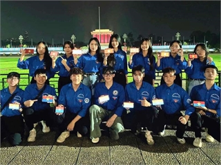 Tuổi trẻ Trường Ngoại ngữ - Du lịch lan tỏa tinh thần sẻ chia qua chương trình “Đêm yêu thương”