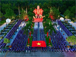 Tuổi trẻ Trường Ngoại ngữ - Du lịch tri ân các Anh hùng liệt sĩ