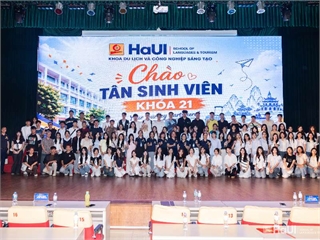 Trường Ngoại ngữ – Du lịch chào đón tân sinh viên Đại học K21