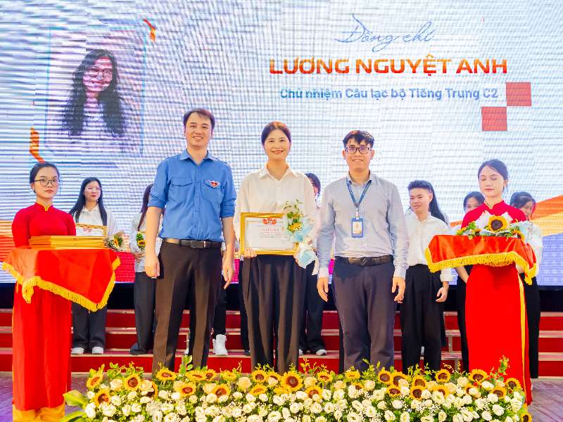 Mỗi hành trình đều bắt đầu từ một lựa chọn: Câu chuyện của Lương Nguyệt Anh dưới mái nhà Khoa Ngôn ngữ Trung Quốc