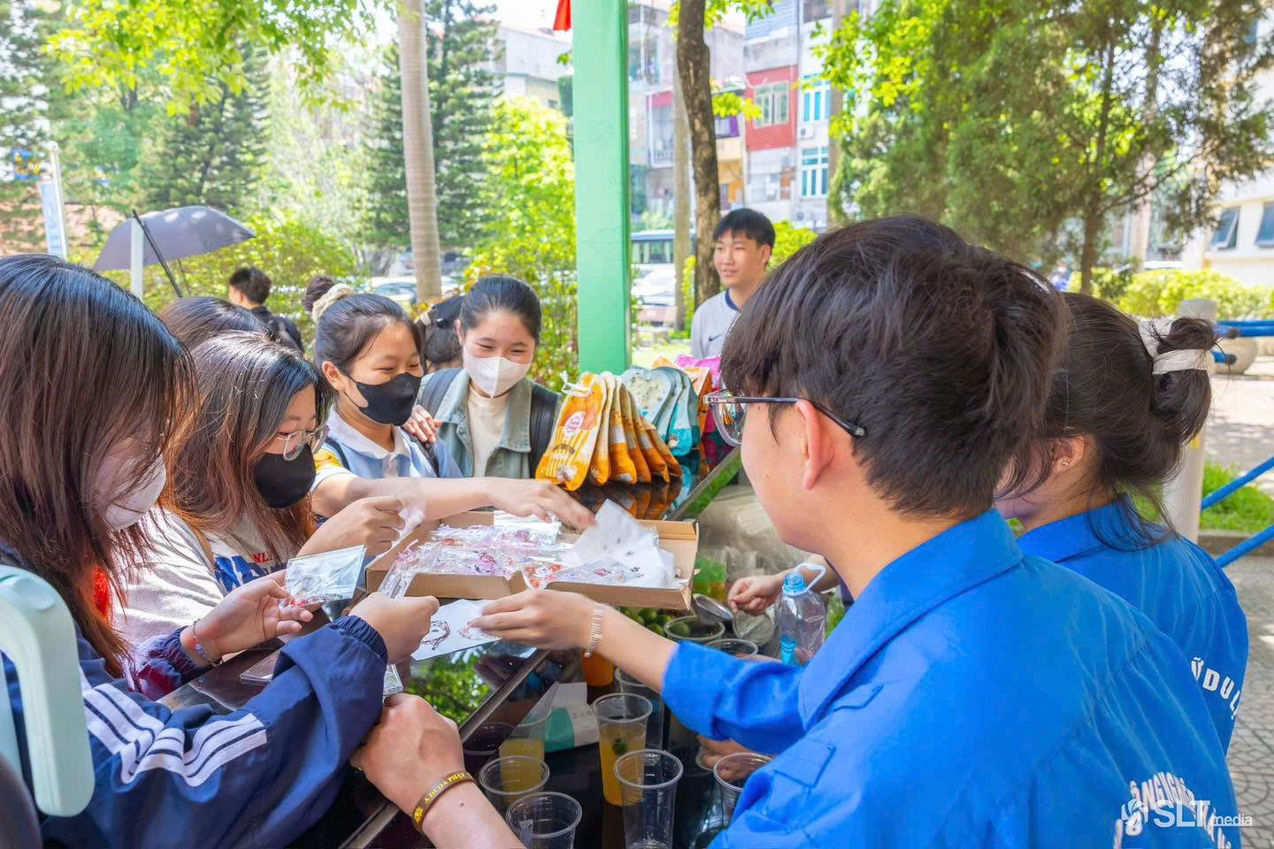 Tuổi trẻ Trường Ngoại ngữ - Du lịch tích cực chuẩn bị cho chương trình tình nguyện “Ngày hè Xanh”
