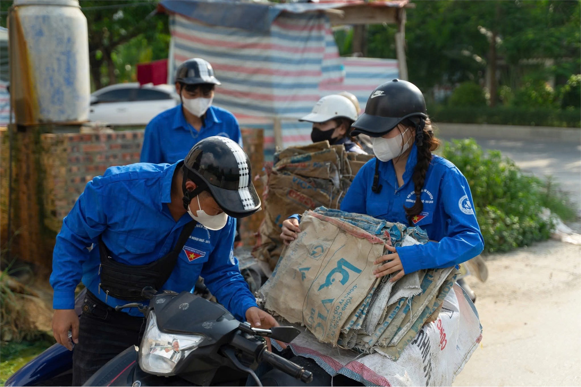 Tuổi trẻ Trường Ngoại ngữ - Du lịch tích cực chuẩn bị cho chương trình tình nguyện “Ngày hè Xanh”