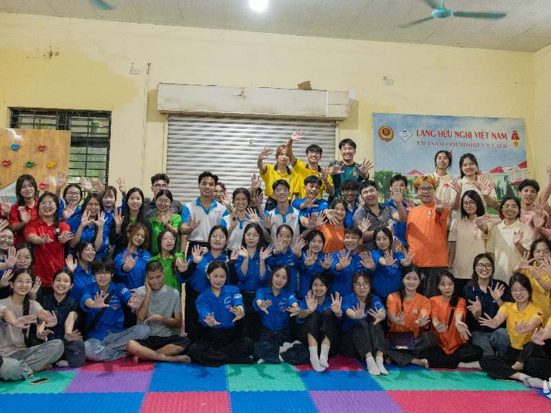 Ngày hè Xanh 2025: Tuổi trẻ Trường Ngoại ngữ - Du lịch lan tỏa yêu thương đến cộng đồng
