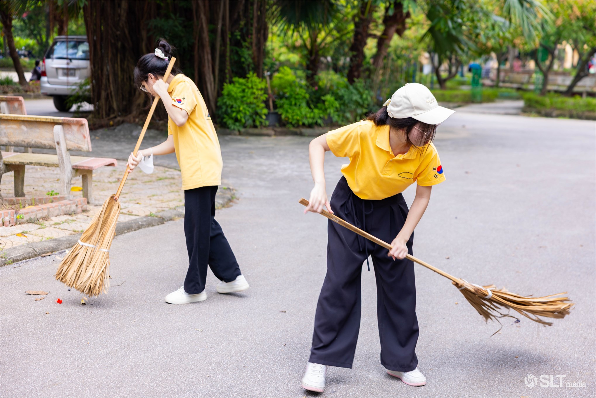 Ngày hè Xanh 2025: Tuổi trẻ Trường Ngoại ngữ - Du lịch lan tỏa yêu thương đến cộng đồng