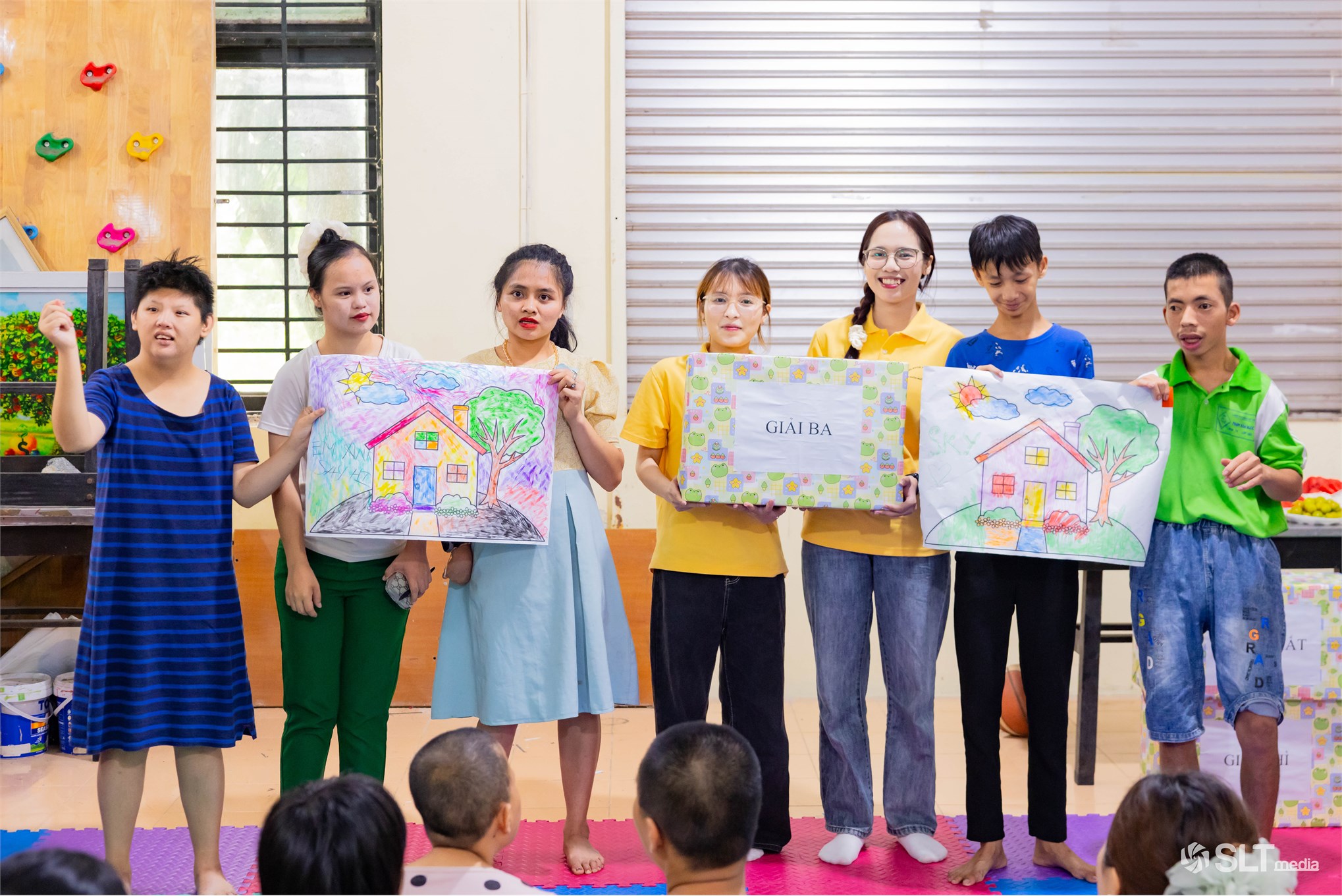 Ngày hè Xanh 2025: Tuổi trẻ Trường Ngoại ngữ - Du lịch lan tỏa yêu thương đến cộng đồng