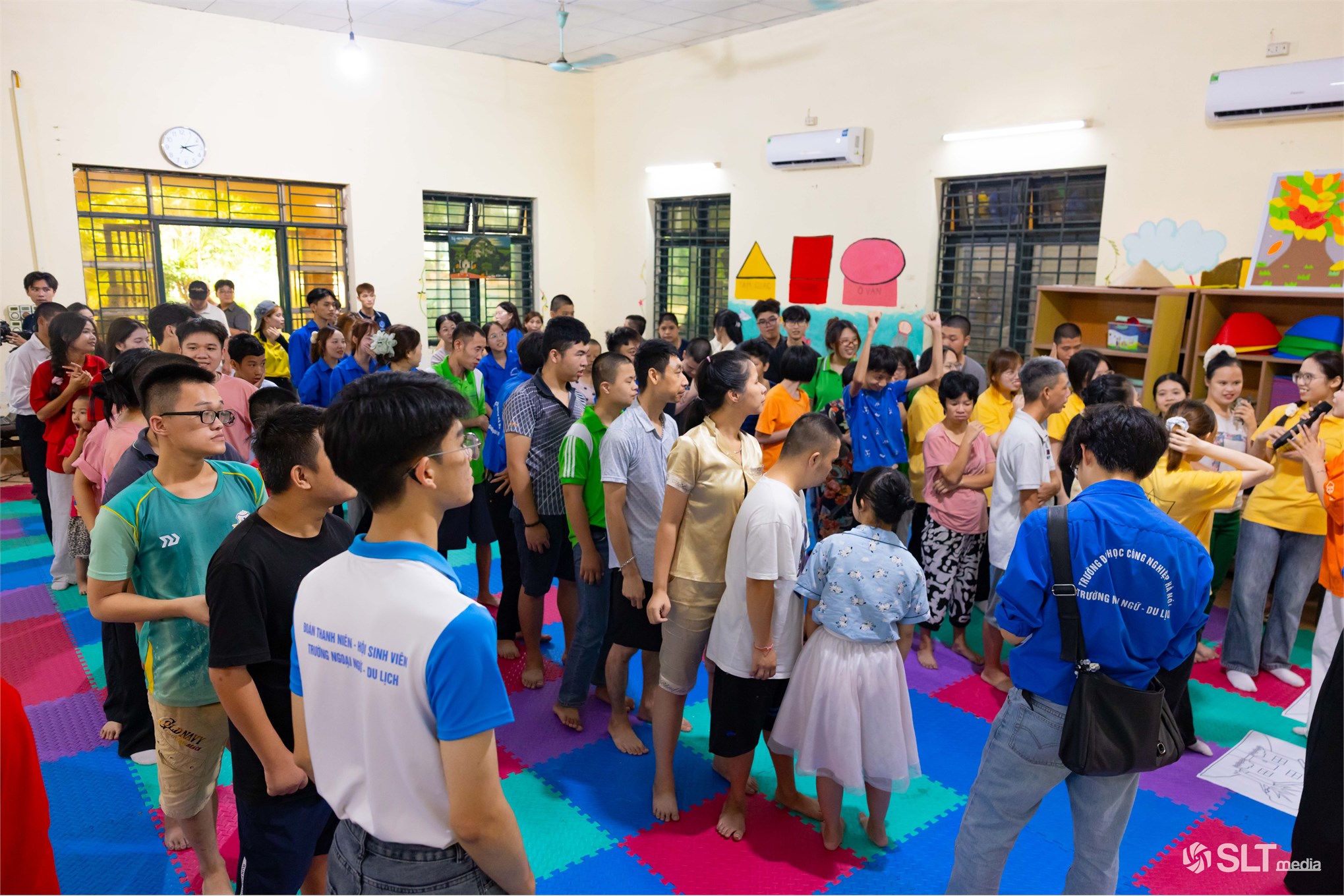 Ngày hè Xanh 2025: Tuổi trẻ Trường Ngoại ngữ - Du lịch lan tỏa yêu thương đến cộng đồng