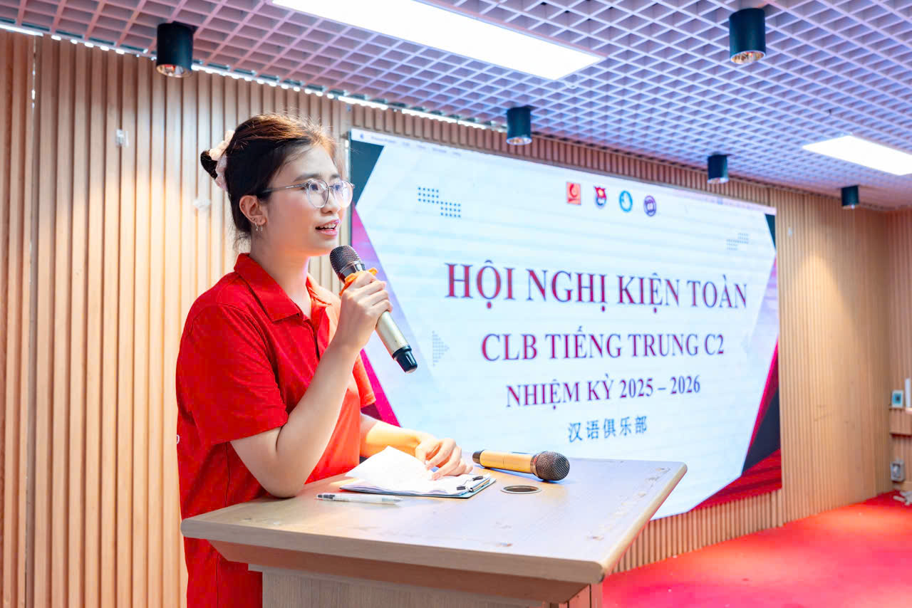 Mỗi hành trình đều bắt đầu từ một lựa chọn: Câu chuyện của Lương Nguyệt Anh dưới mái nhà Khoa Ngôn ngữ Trung Quốc