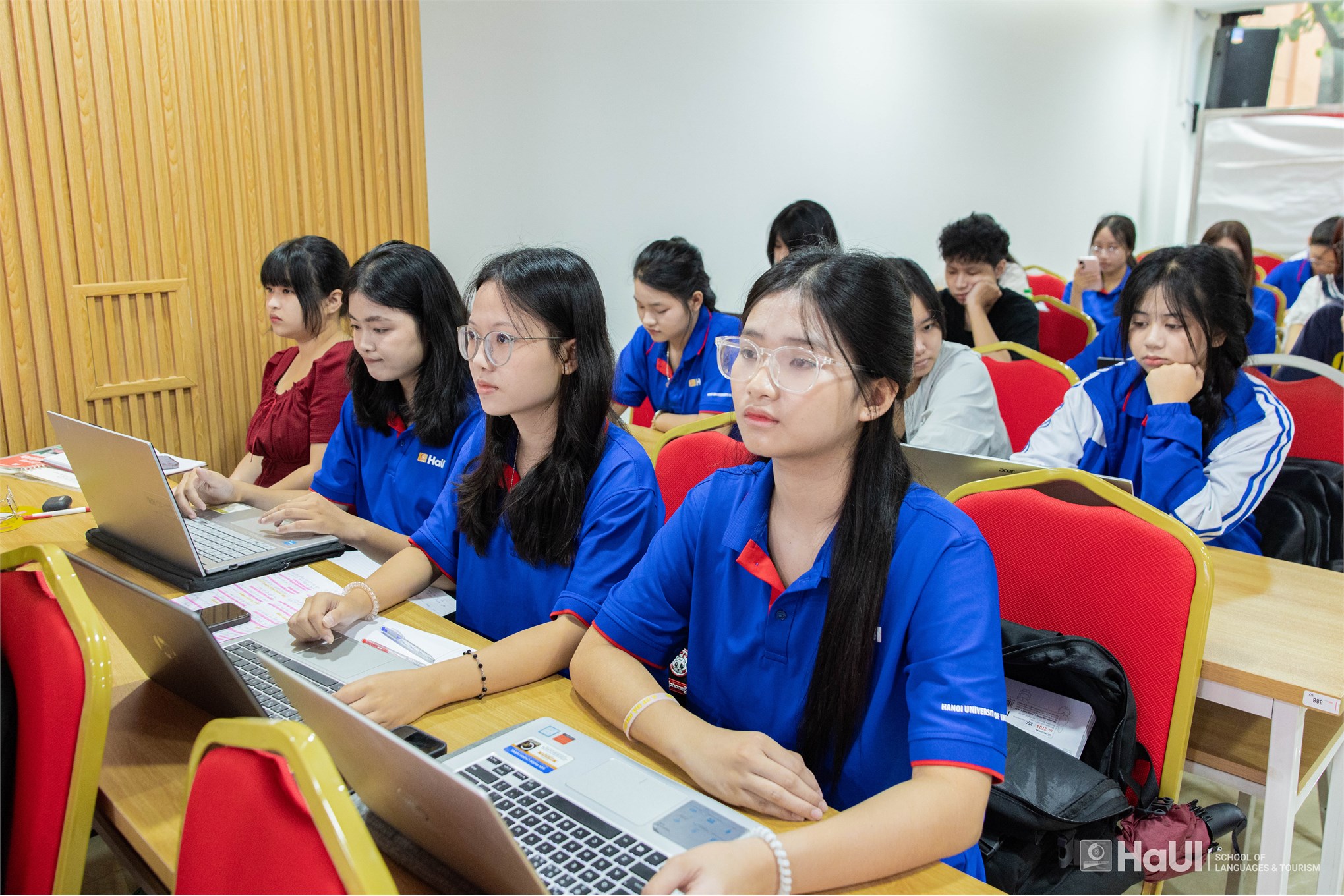 Nghề giáo trong bối cảnh mới: Cơ hội phát triển và yêu cầu thích ứng