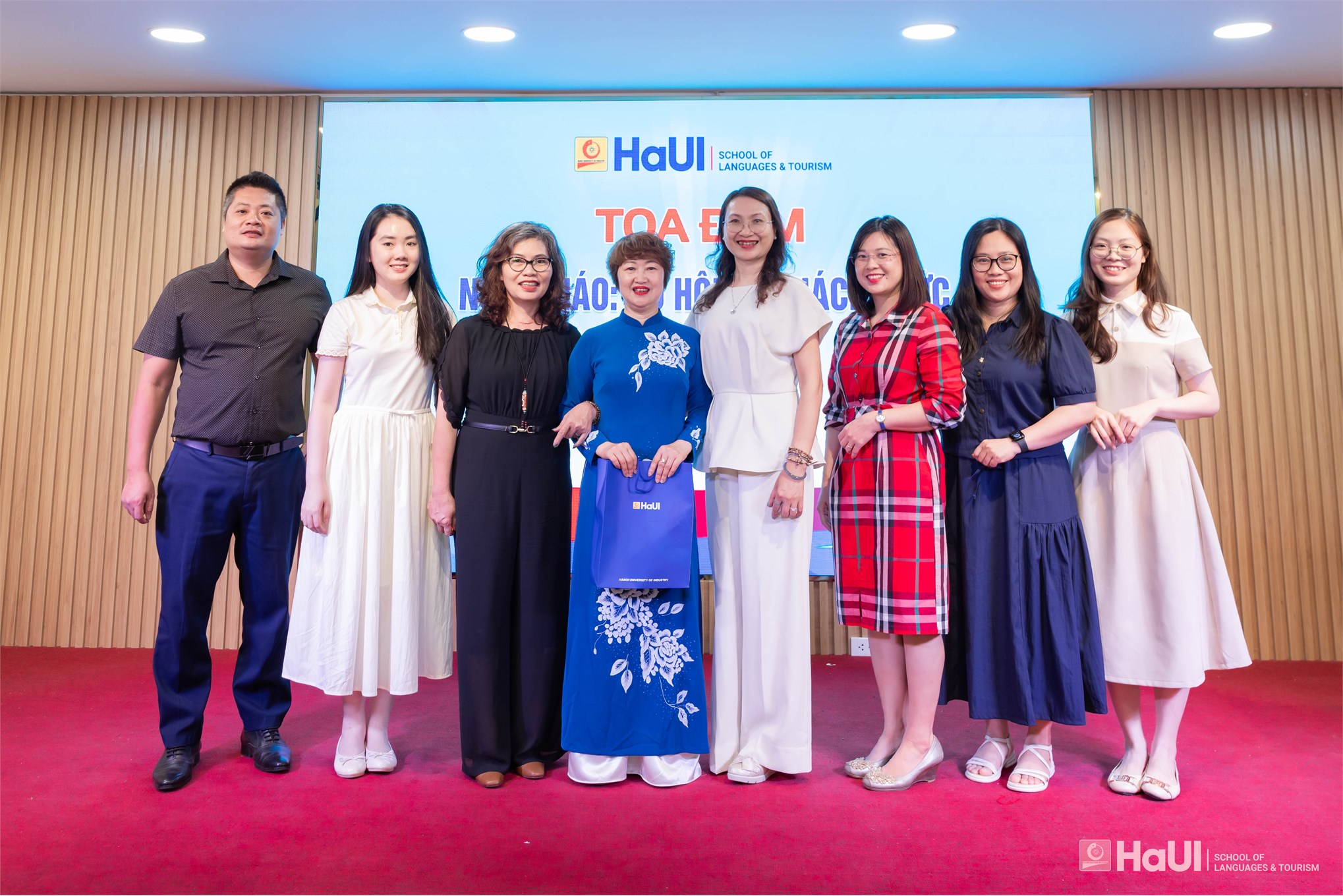 Nghề giáo trong bối cảnh mới: Cơ hội phát triển và yêu cầu thích ứng