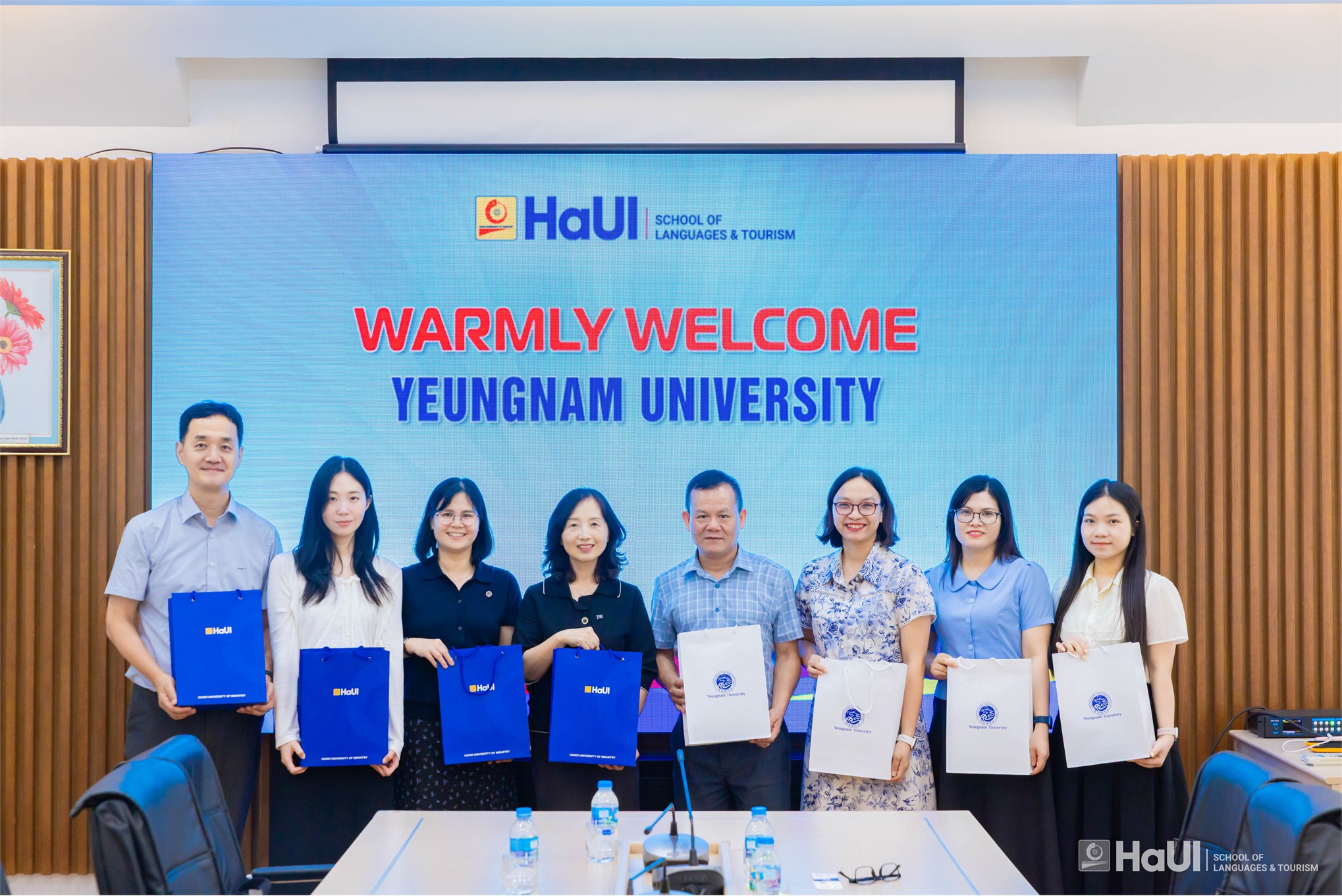 Trường Ngoại ngữ - Du lịch trao đổi cơ hội hợp tác với Trường Đại học Yeungnam, Hàn Quốc