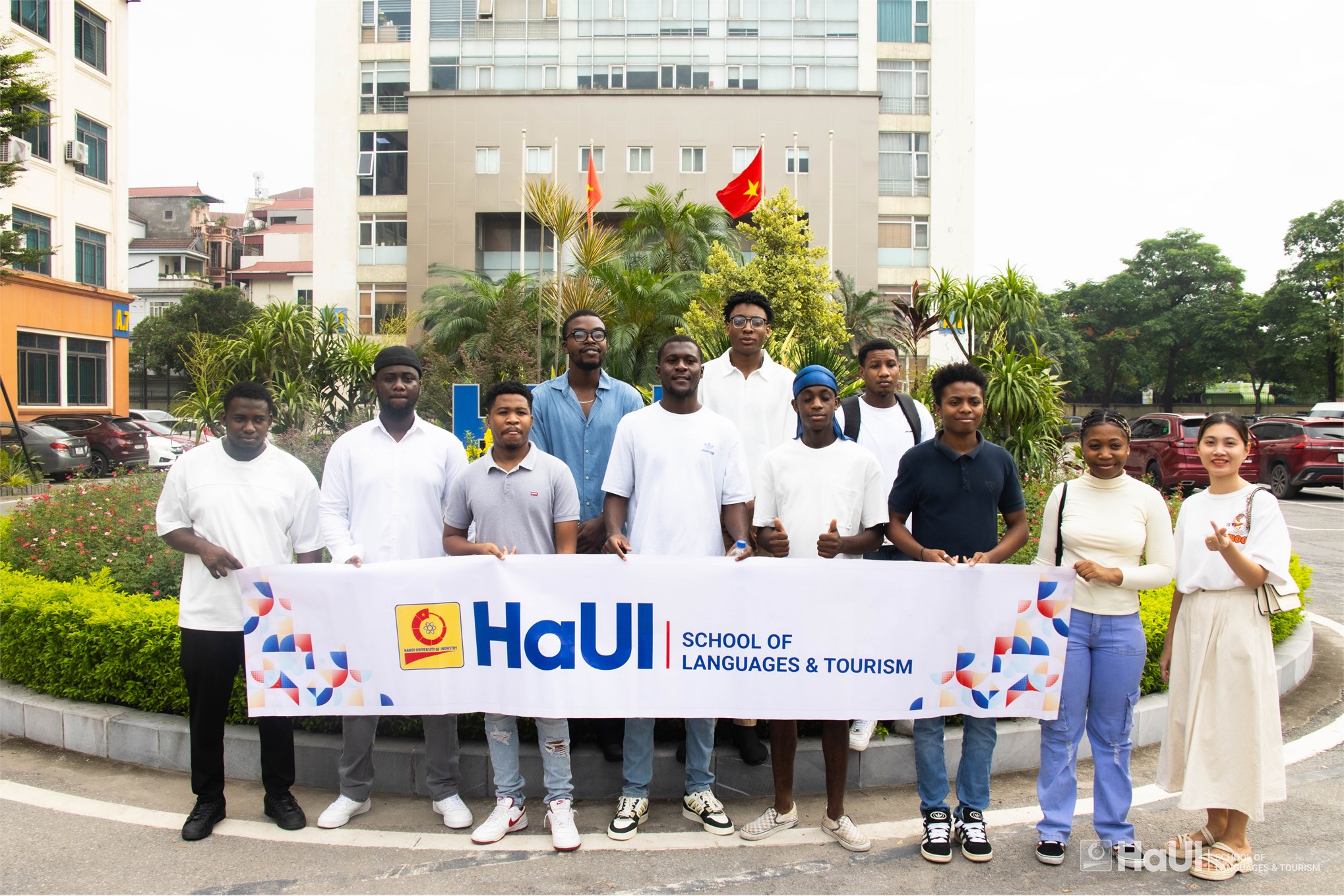 Học viên Mozambique khám phá không gian văn hóa các dân tộc Việt Nam