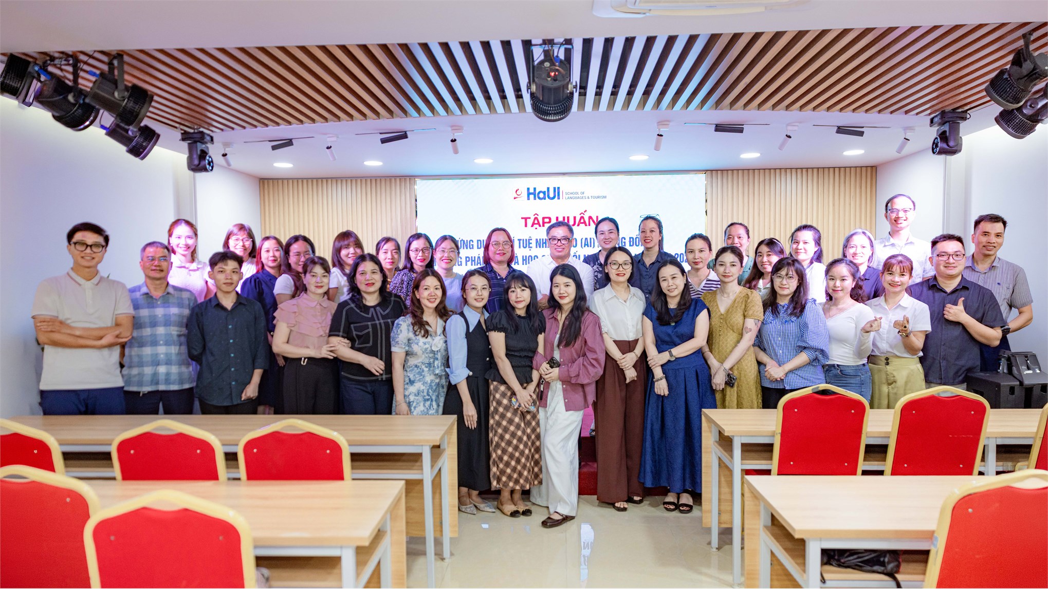 Tập huấn ứng dụng trí tuệ nhân tạo trong đổi mới phương pháp dạy và học khối ngành Du lịch