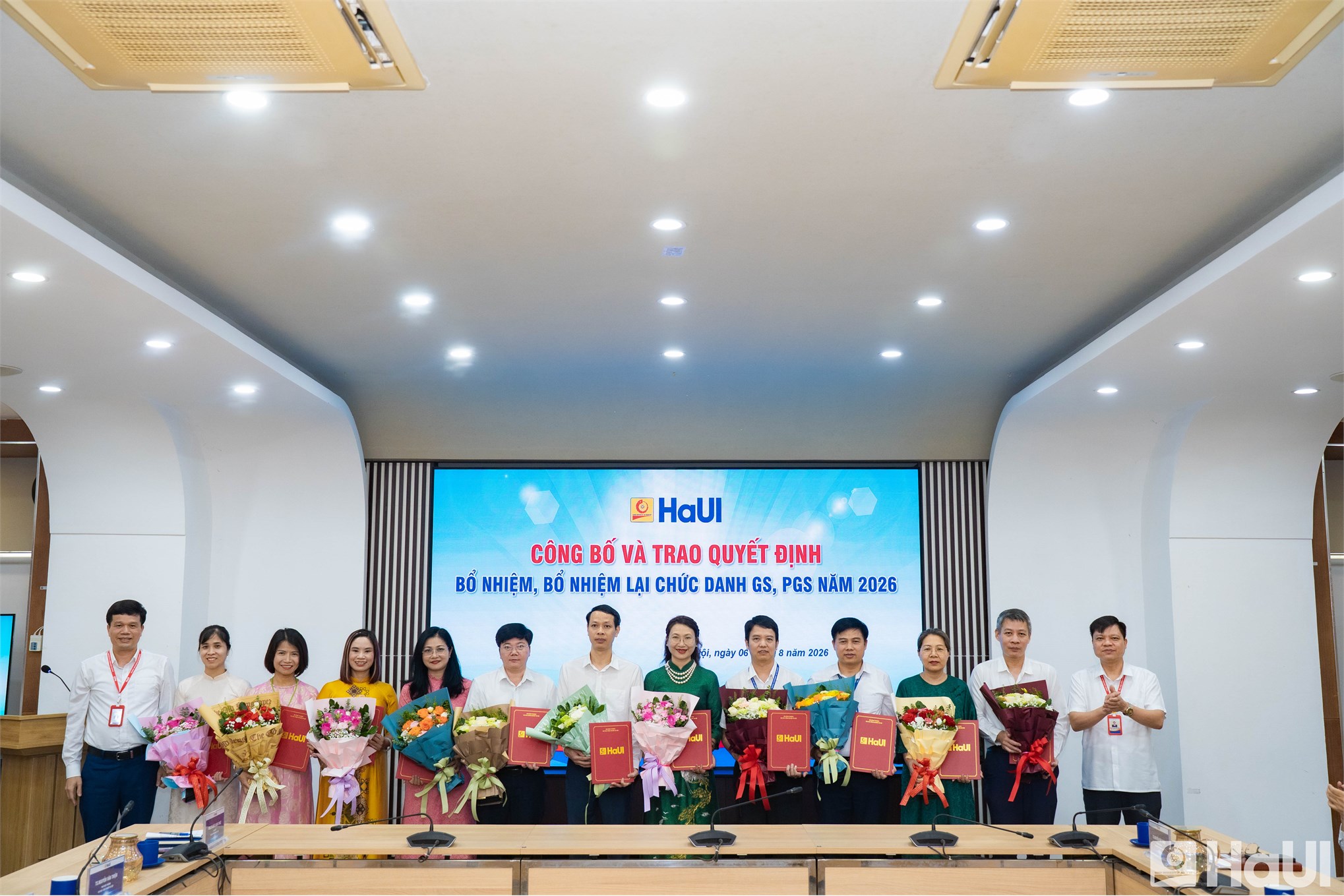 Chúc mừng 04 nhà khoa học Trường Ngoại ngữ - Du lịch được bổ nhiệm lại chức danh Giáo sư, Phó Giáo sư năm 2026