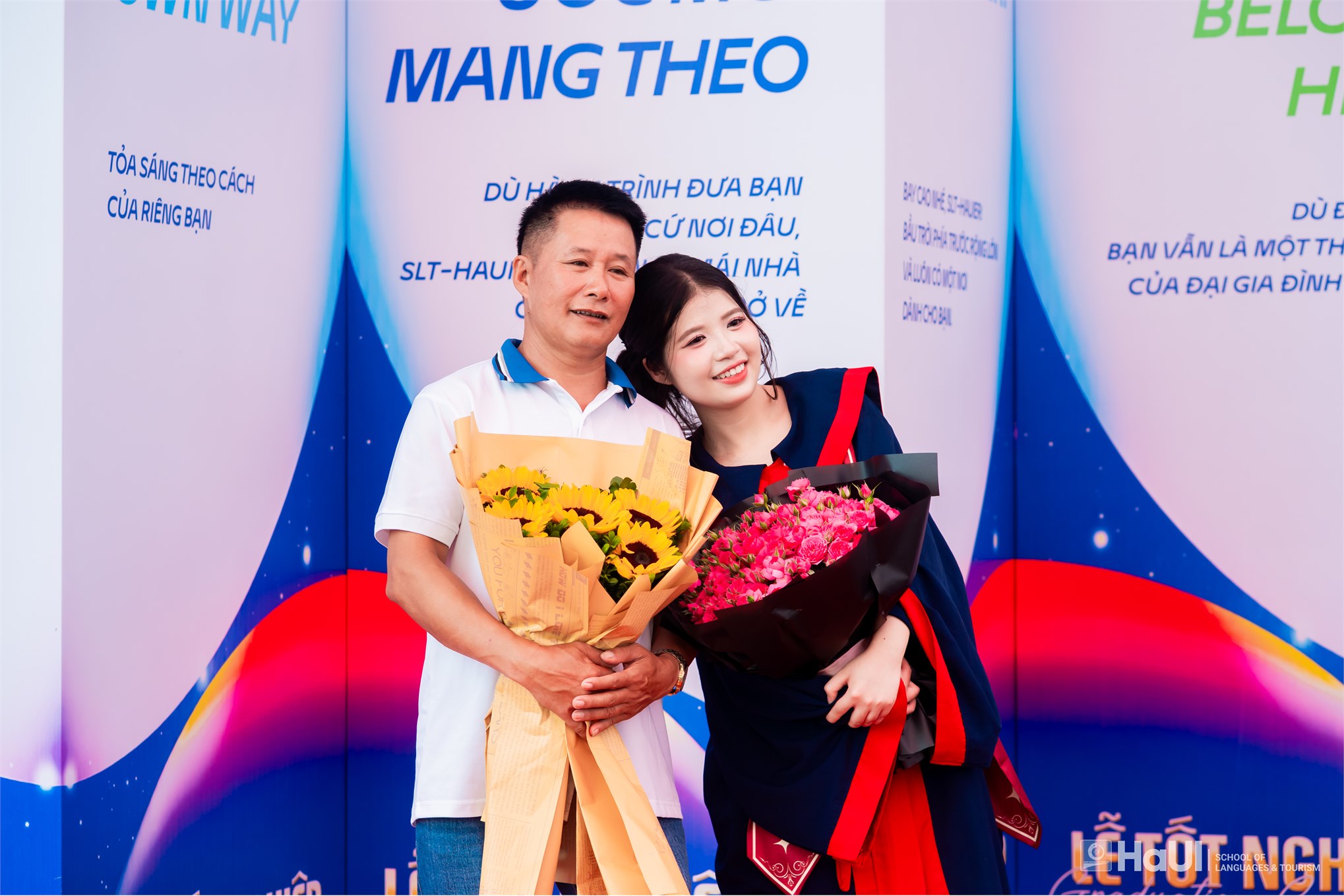 Hơn 800 tân Thạc sĩ, Cử nhân Trường Ngoại ngữ - Du lịch rạng rỡ trong ngày tốt nghiệp năm 2026