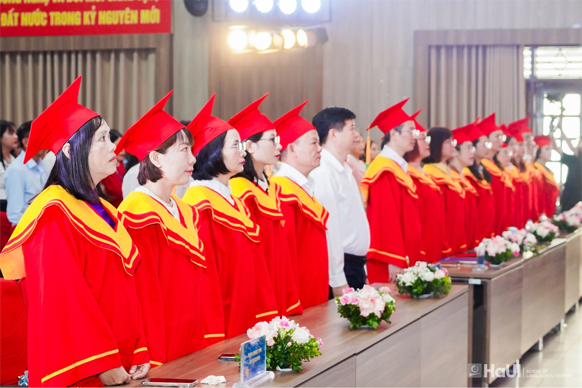 Hơn 800 tân Thạc sĩ, Cử nhân Trường Ngoại ngữ - Du lịch rạng rỡ trong ngày tốt nghiệp năm 2026