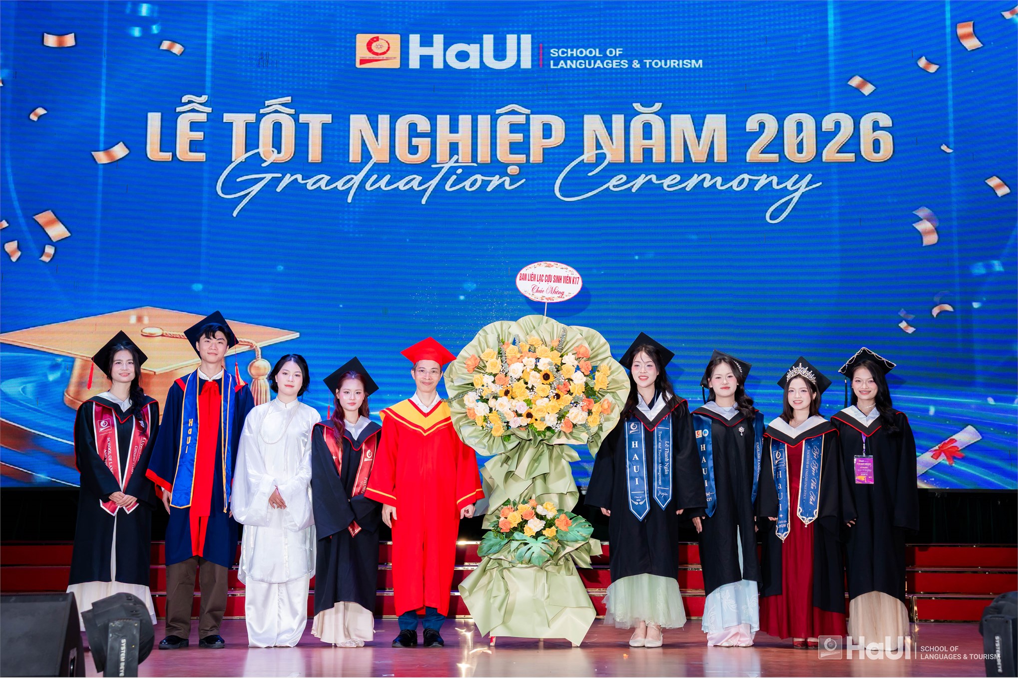 Hơn 800 tân Thạc sĩ, Cử nhân Trường Ngoại ngữ - Du lịch rạng rỡ trong ngày tốt nghiệp năm 2026