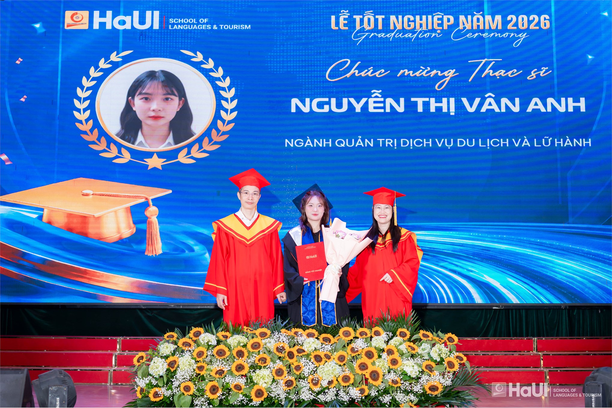Hơn 800 tân Thạc sĩ, Cử nhân Trường Ngoại ngữ - Du lịch rạng rỡ trong ngày tốt nghiệp năm 2026