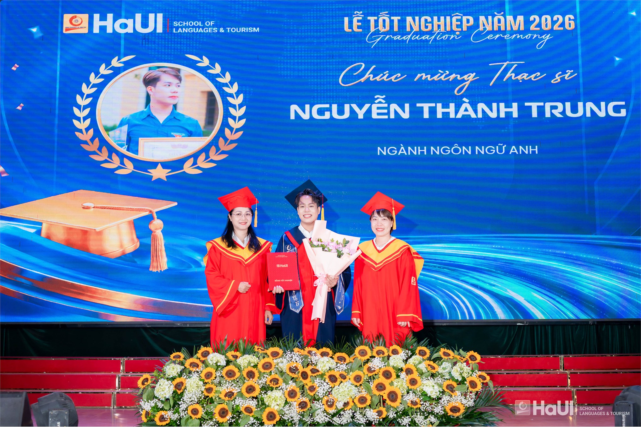 Hơn 800 tân Thạc sĩ, Cử nhân Trường Ngoại ngữ - Du lịch rạng rỡ trong ngày tốt nghiệp năm 2026
