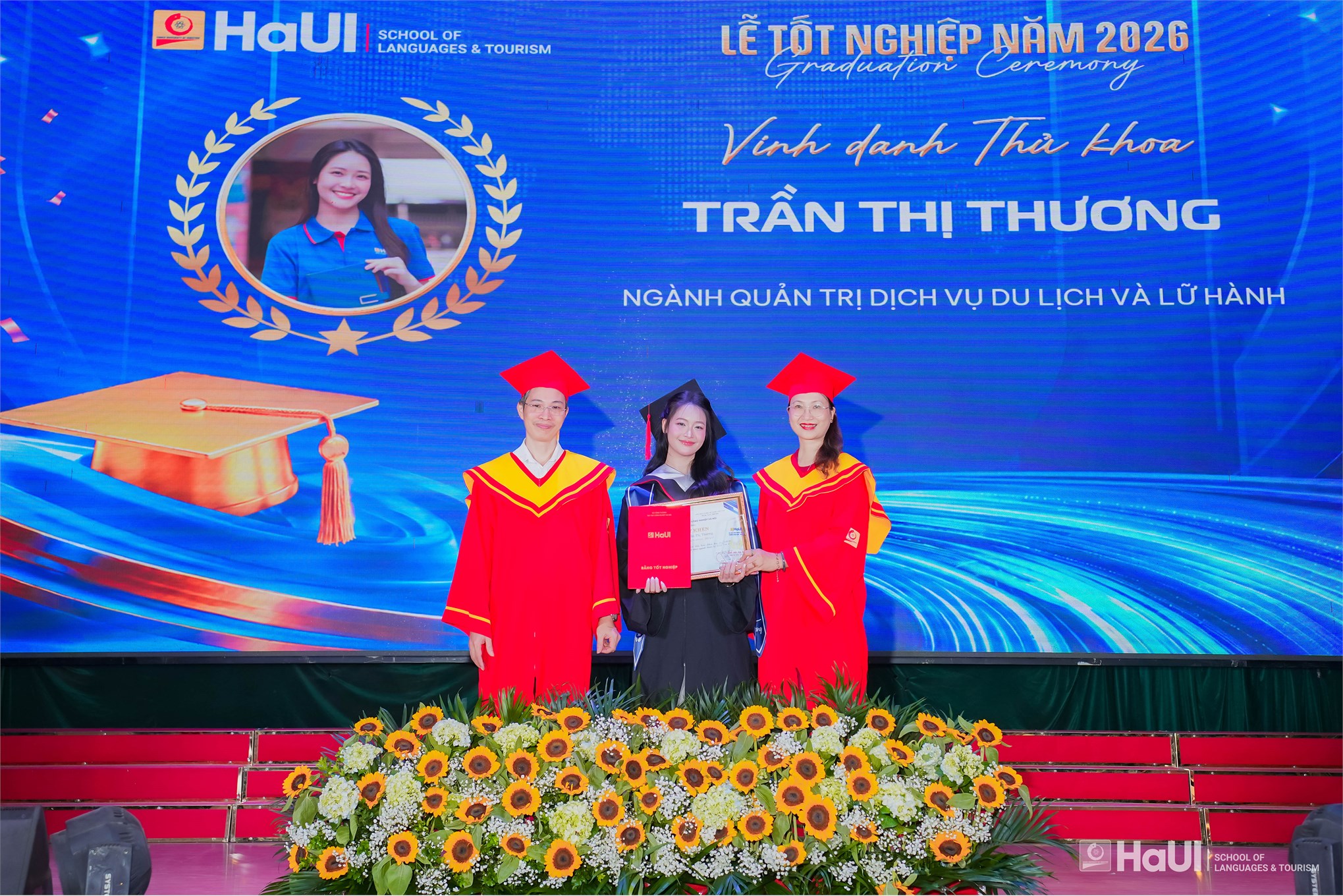 Hơn 800 tân Thạc sĩ, Cử nhân Trường Ngoại ngữ - Du lịch rạng rỡ trong ngày tốt nghiệp năm 2026