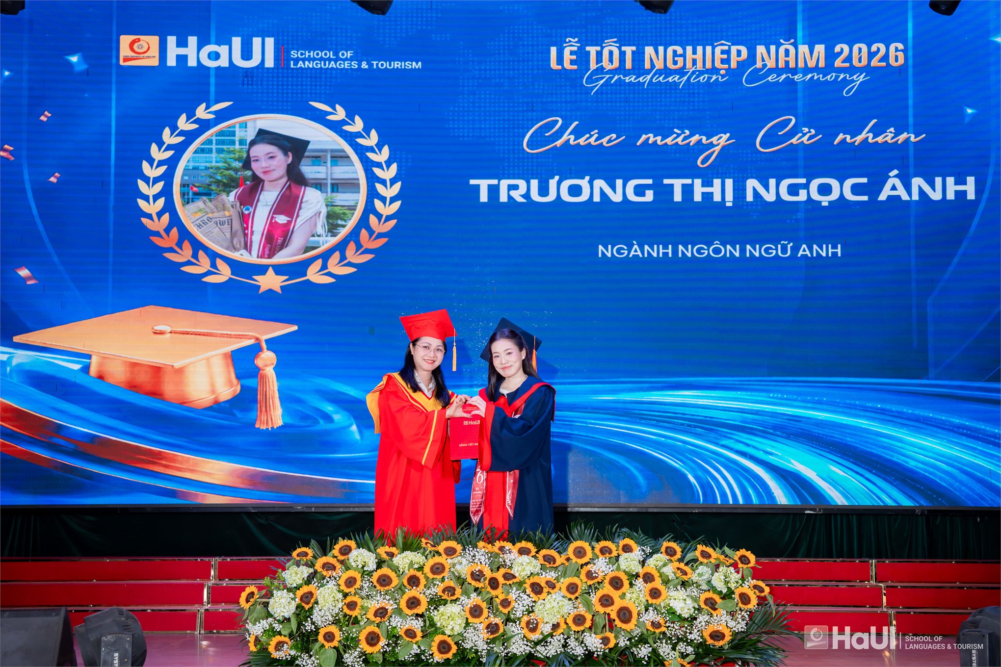 Hơn 800 tân Thạc sĩ, Cử nhân Trường Ngoại ngữ - Du lịch rạng rỡ trong ngày tốt nghiệp năm 2026