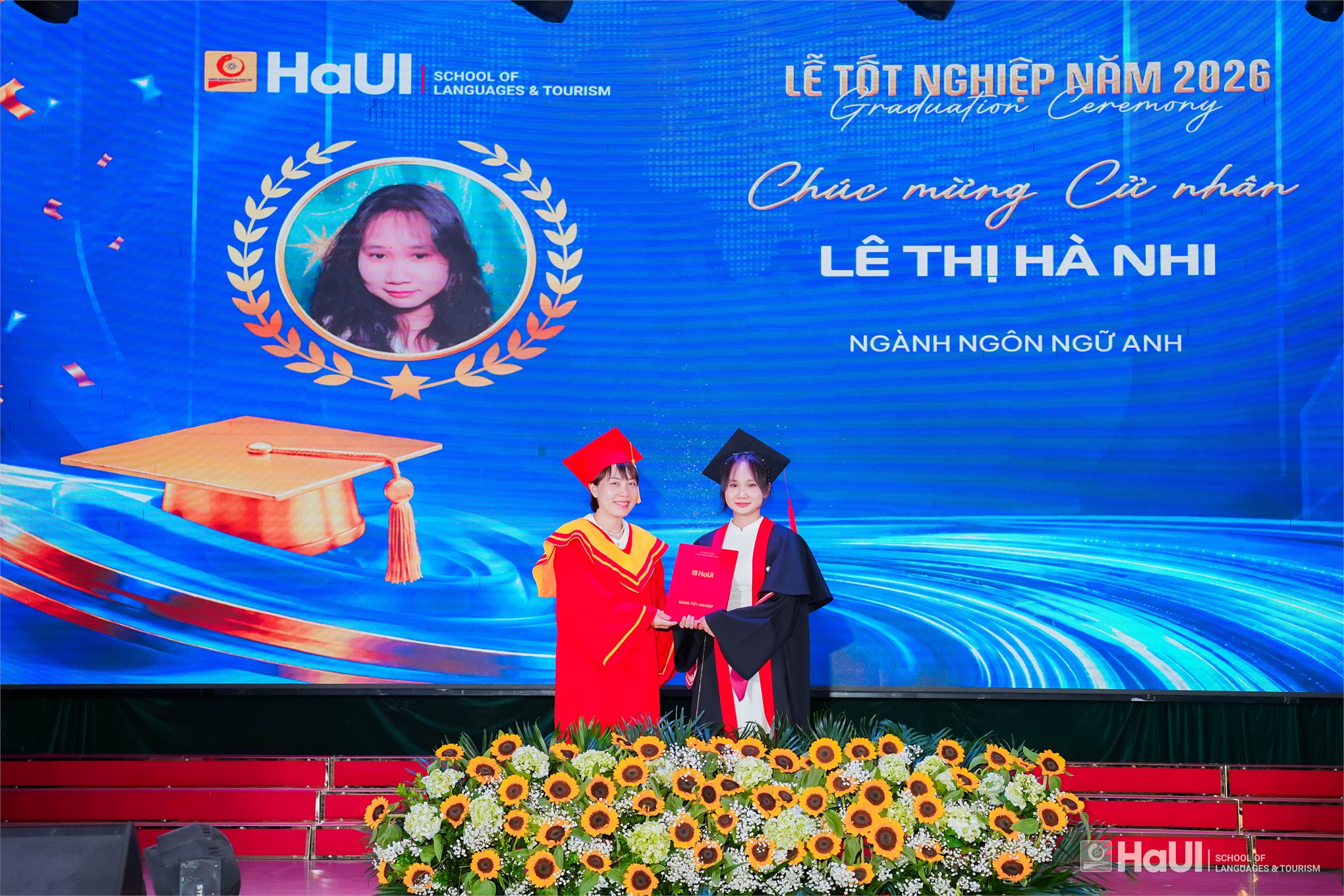 Hơn 800 tân Thạc sĩ, Cử nhân Trường Ngoại ngữ - Du lịch rạng rỡ trong ngày tốt nghiệp năm 2026